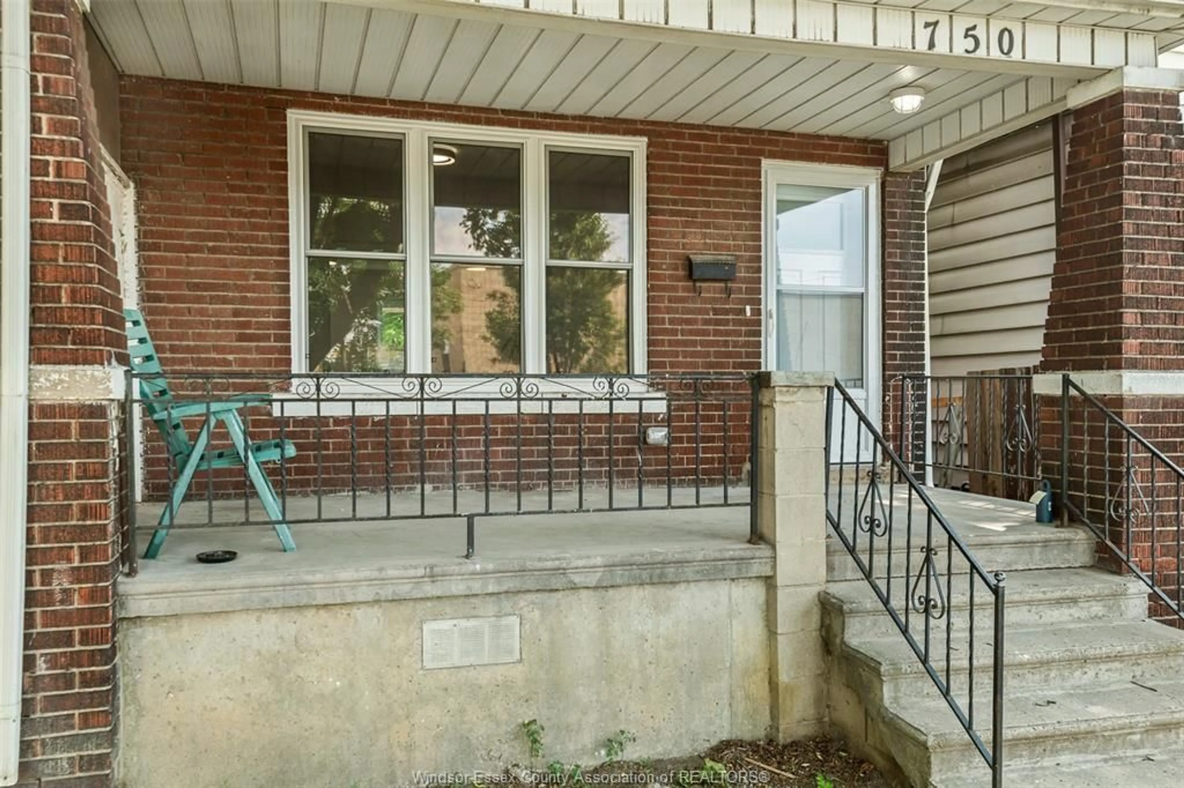 Patio, street for 750 CARON Ave, Windsor Ontario N9A 5B6