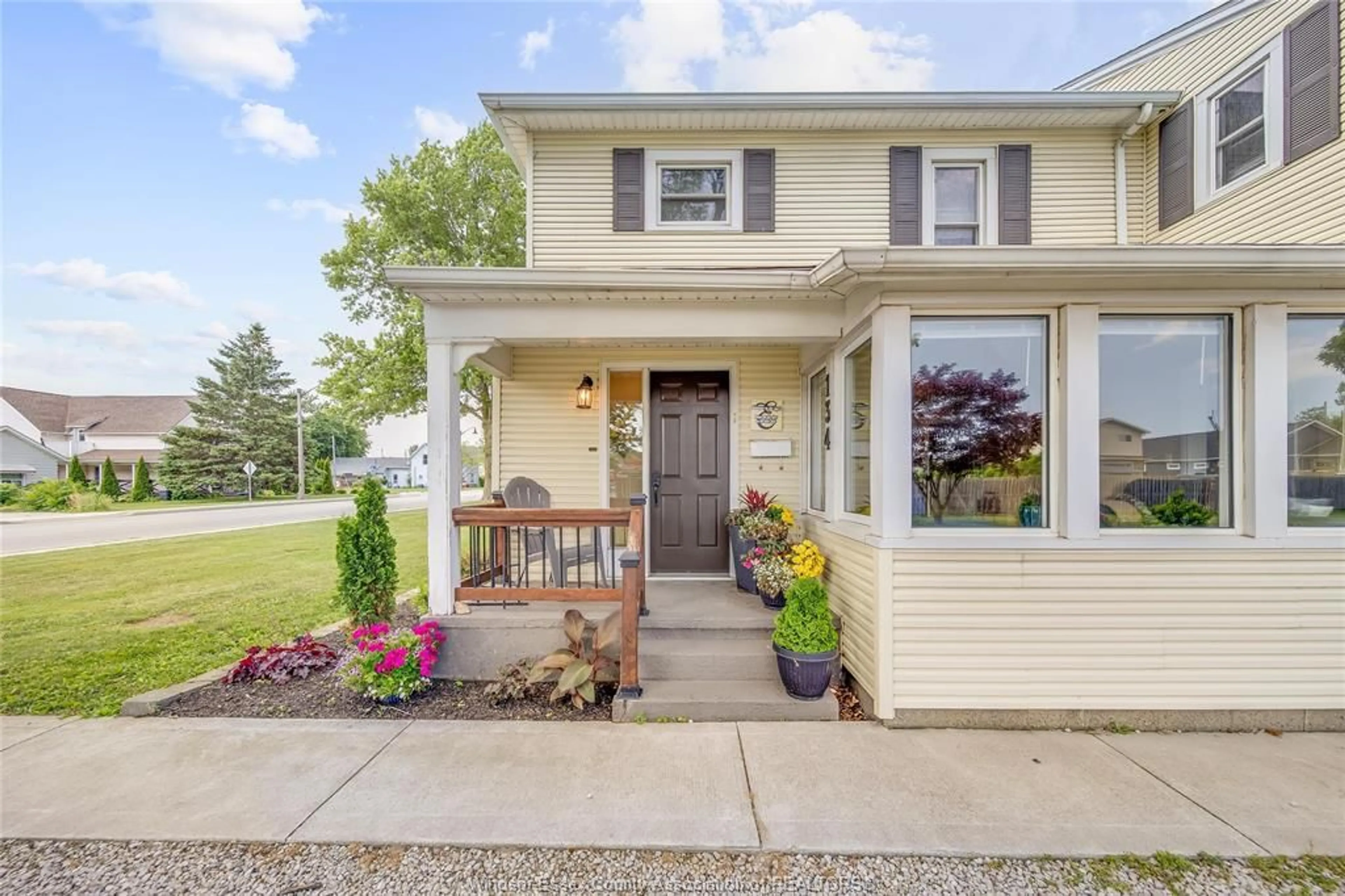 Home with vinyl exterior material, street for 134 QUEEN St, Harrow Ontario N0R 1G0