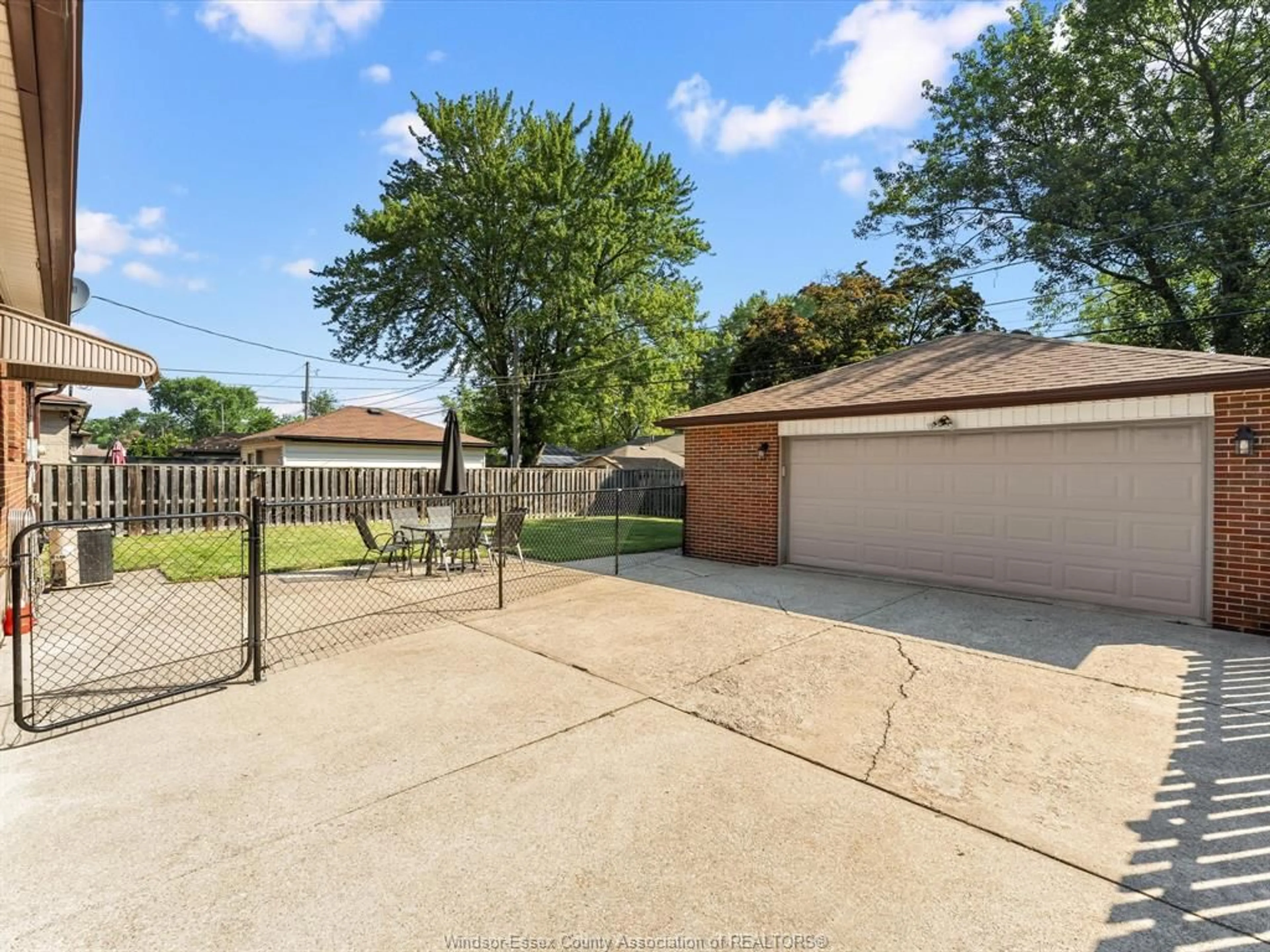 A pic from outside/outdoor area/front of a property/back of a property/a pic from drone, street for 1268 VIRGINIA Ave, Windsor Ontario N8S 2Z2