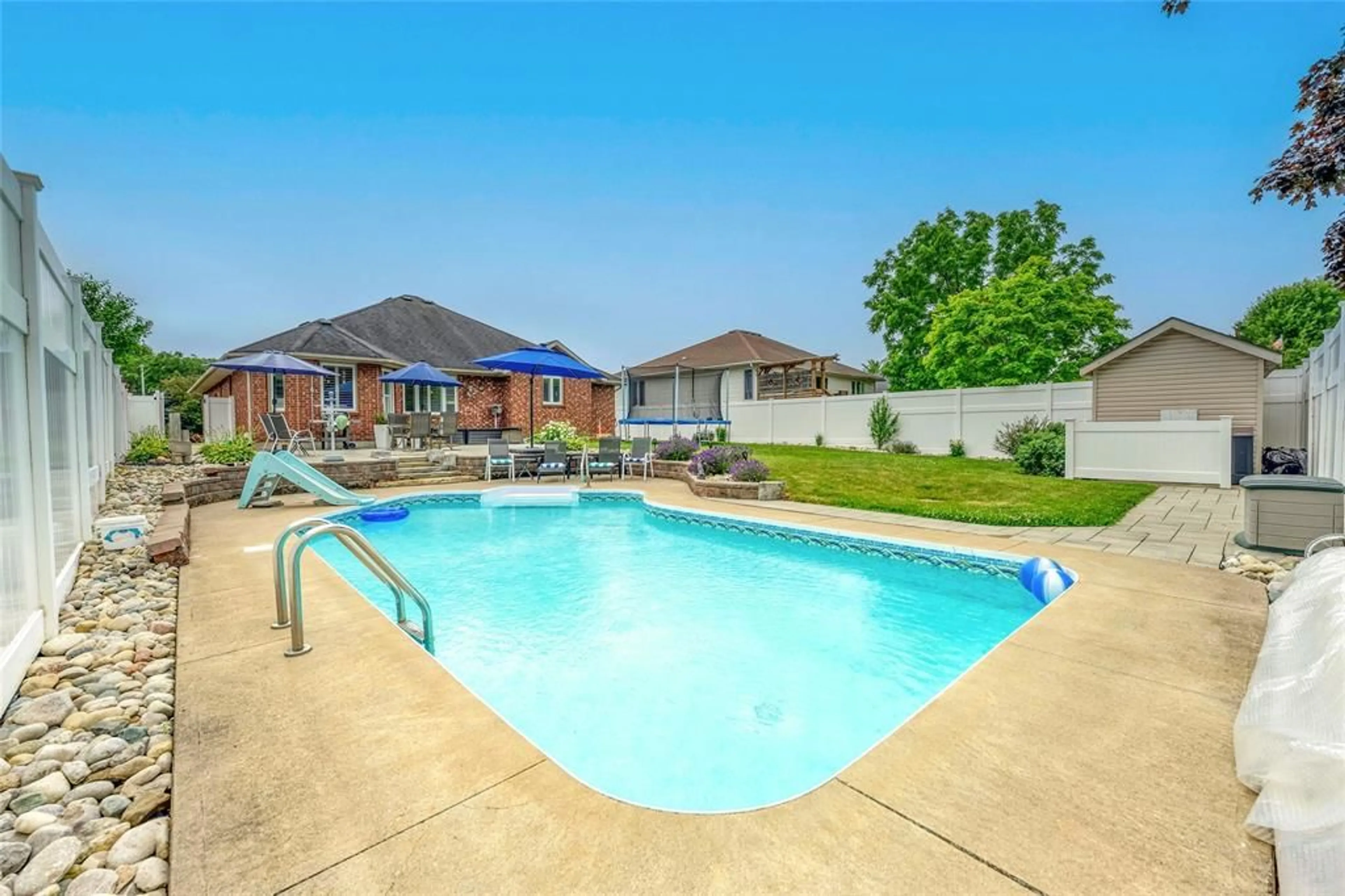Pool for 2988 MORNINGSIDE Dr, Sarnia Ontario N0N 1C0