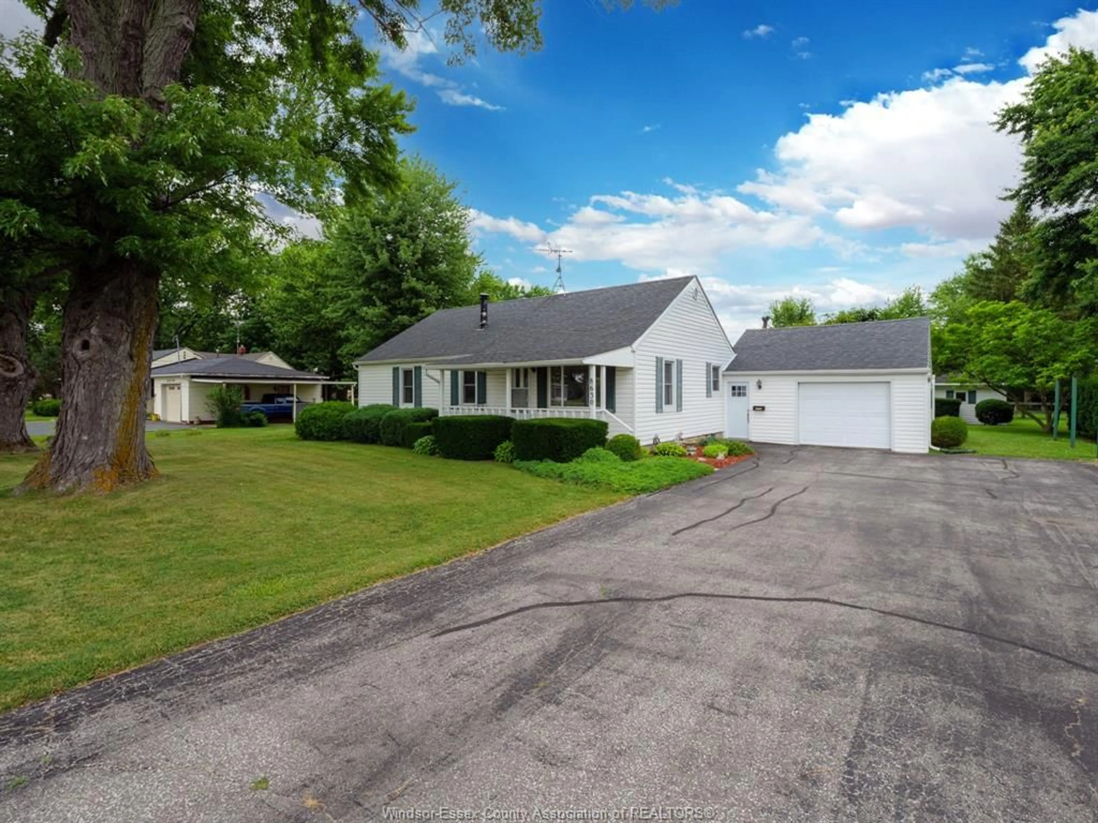 A pic from outside/outdoor area/front of a property/back of a property/a pic from drone, street for 8630 Malden Rd, LaSalle Ontario N9J 2V7