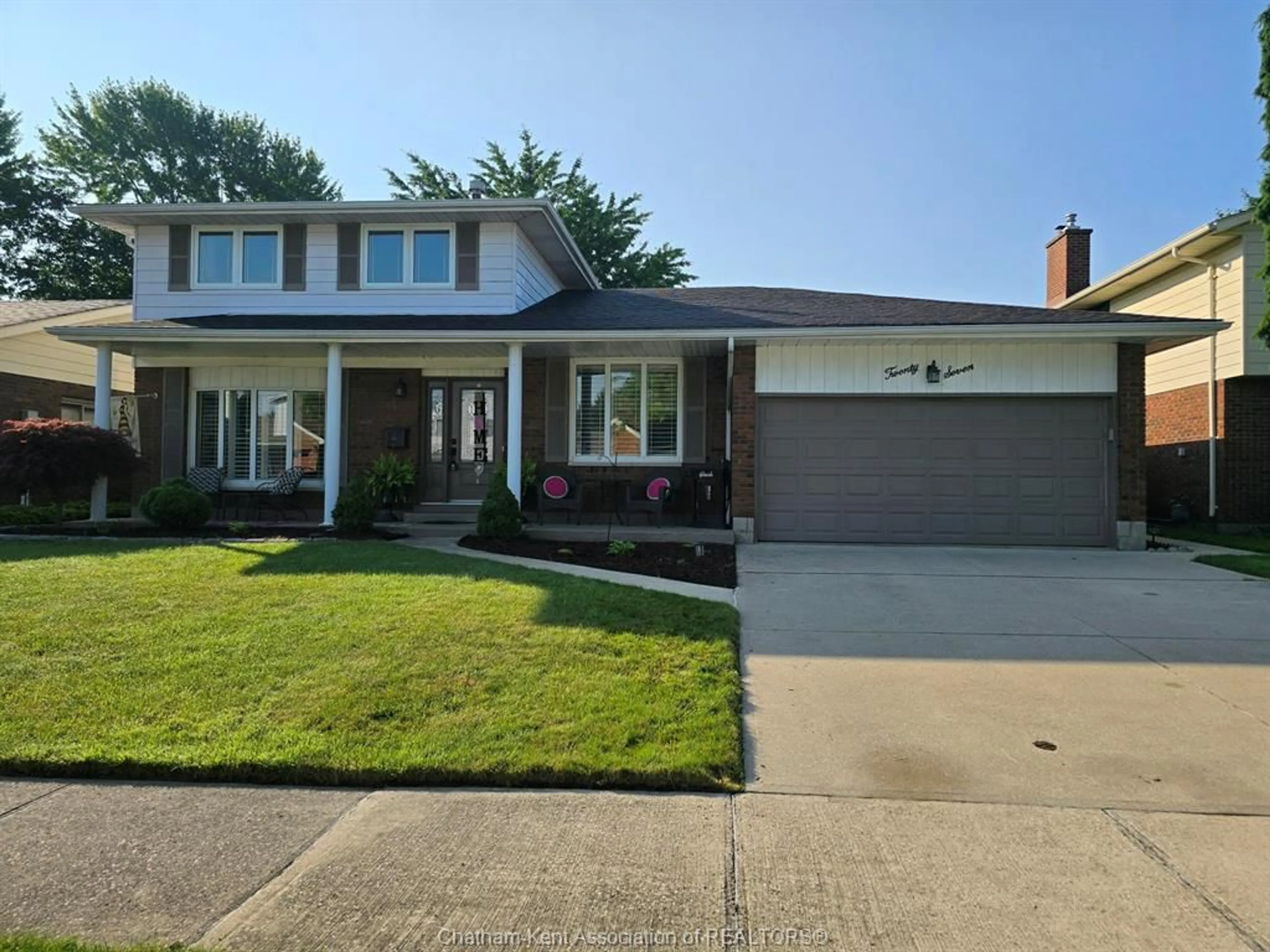 Home with vinyl exterior material, street for 27 Pamela Cres, Chatham Ontario N7L 4S4