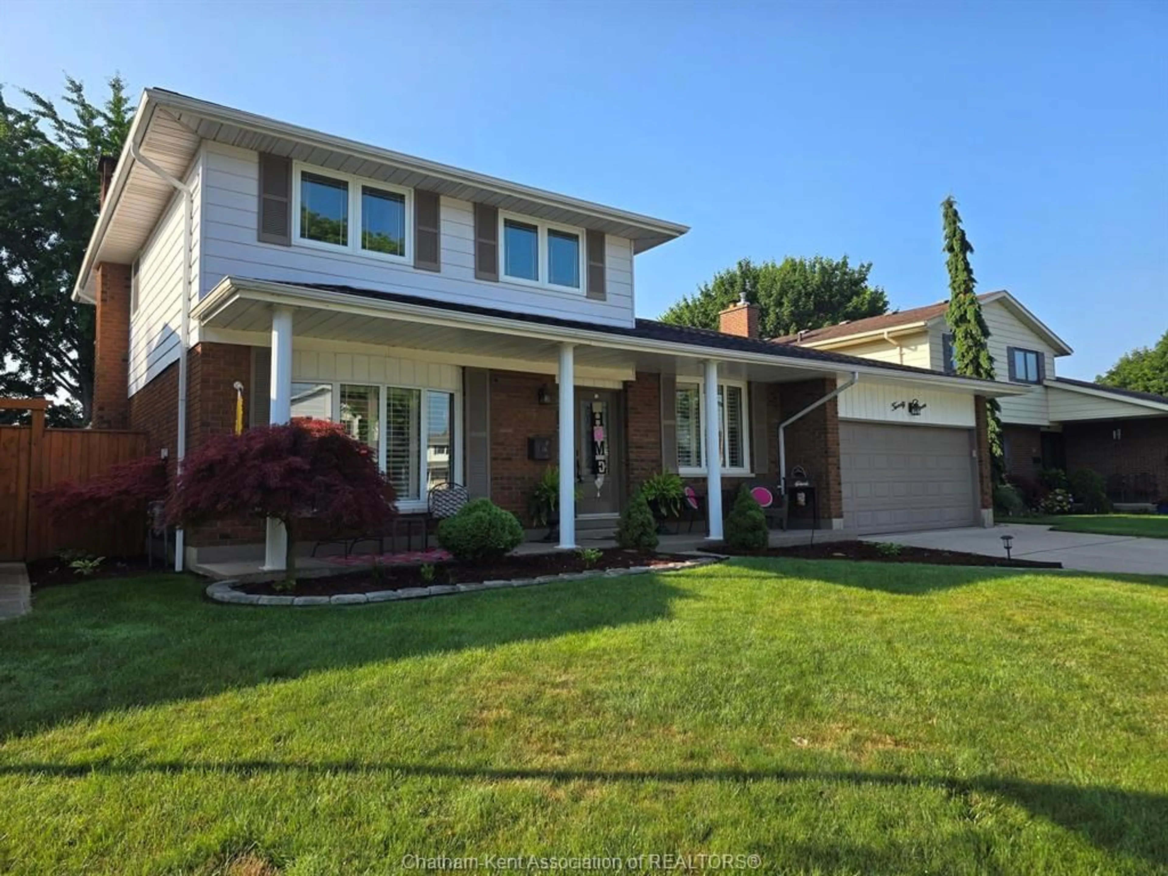 Home with vinyl exterior material, street for 27 Pamela Cres, Chatham Ontario N7L 4S4