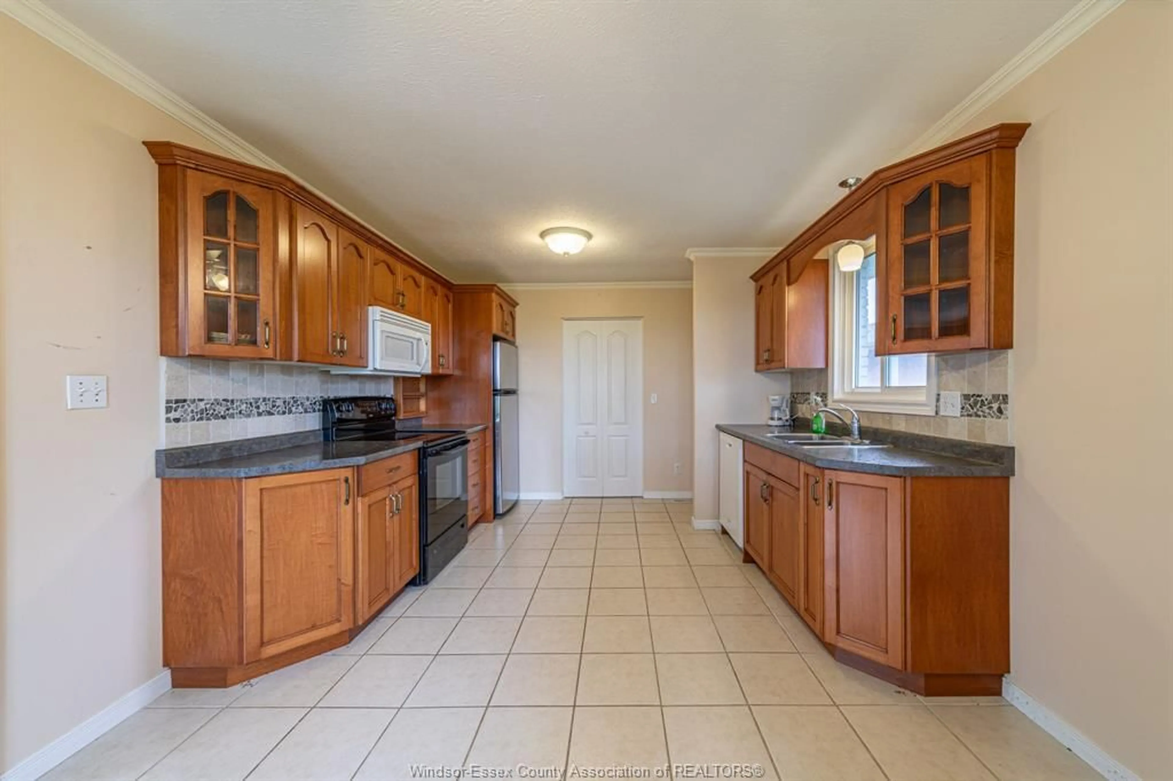 Standard kitchen, ceramic/tile floor for 18240 ERIE SHORE Dr, Blenheim Ontario N0P 1A0