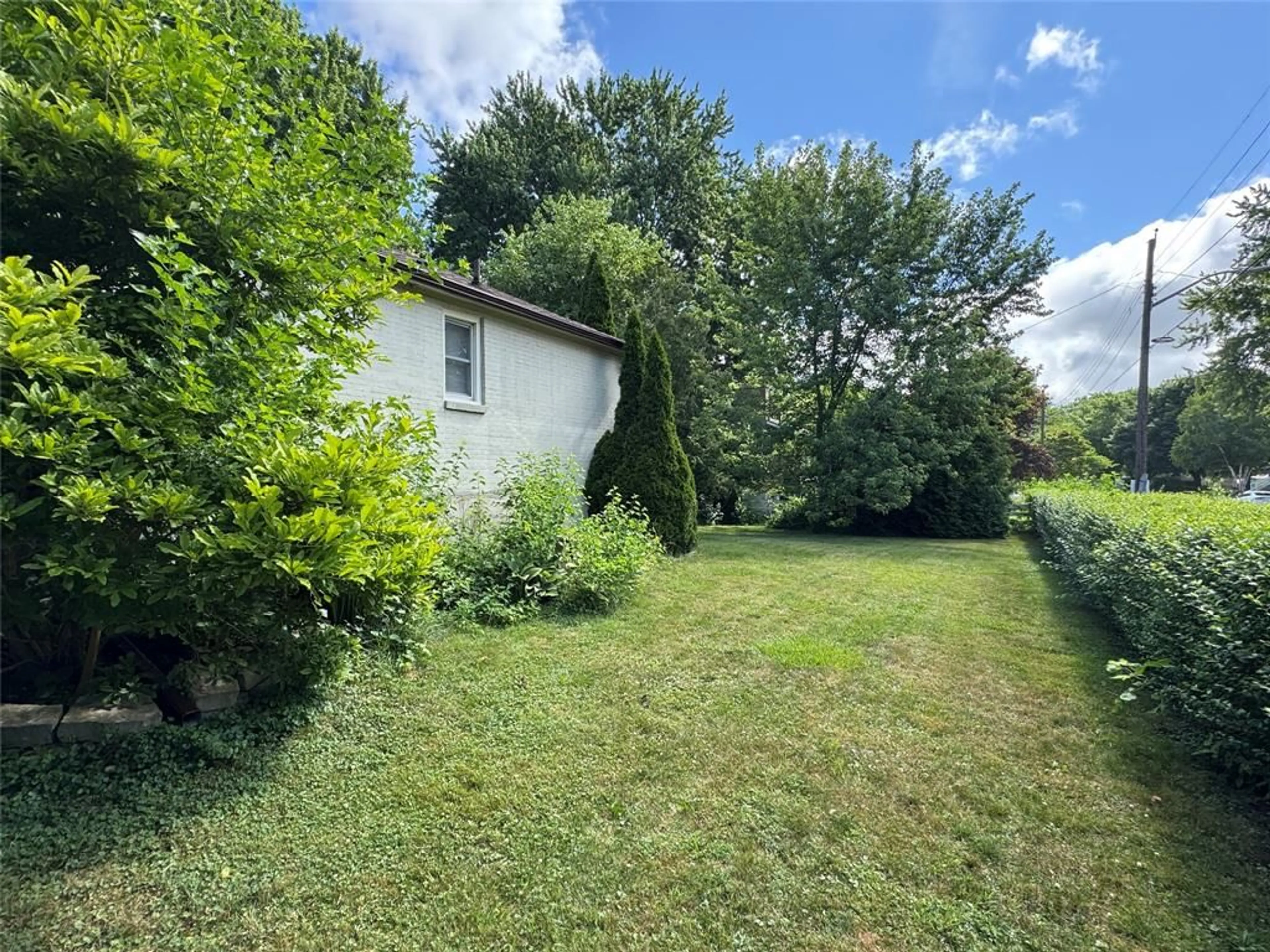 Shed for 702 ELIZABETH Ave, Sarnia Ontario N7S 2V1