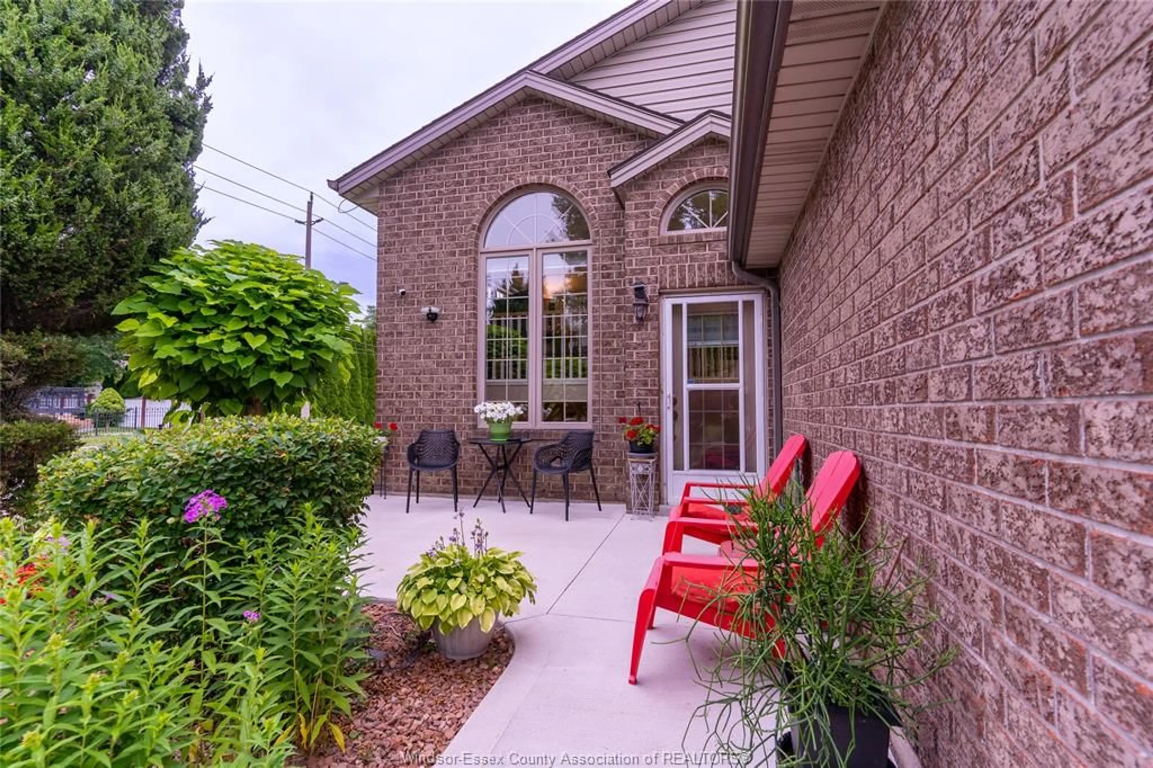 Patio, street for 2410 ST. CLAIR, Windsor Ontario N9E 4T6