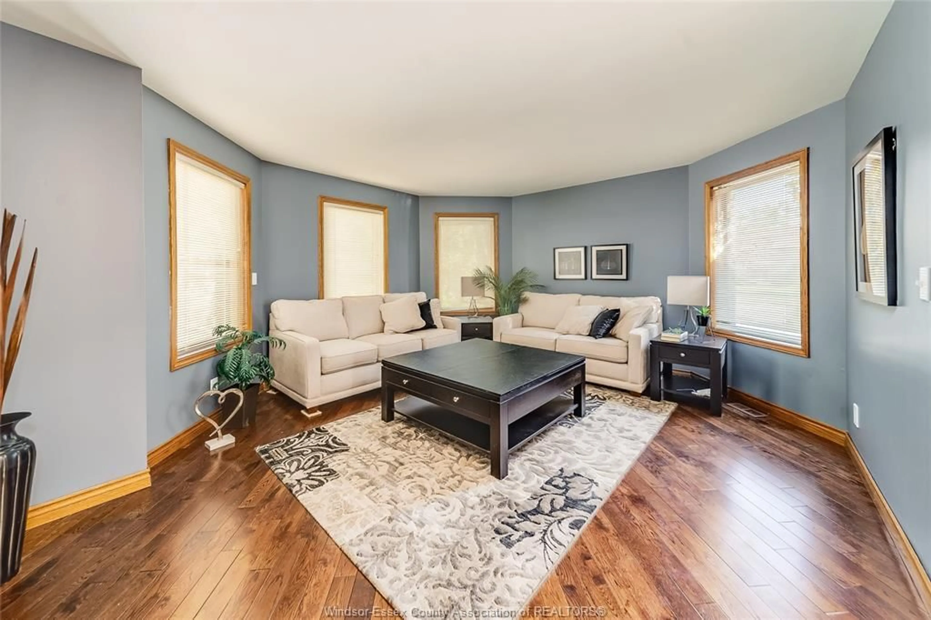 Living room with furniture, wood/laminate floor for 327 MAJESTIC Dr, Lakeshore Ontario N8N 4L4
