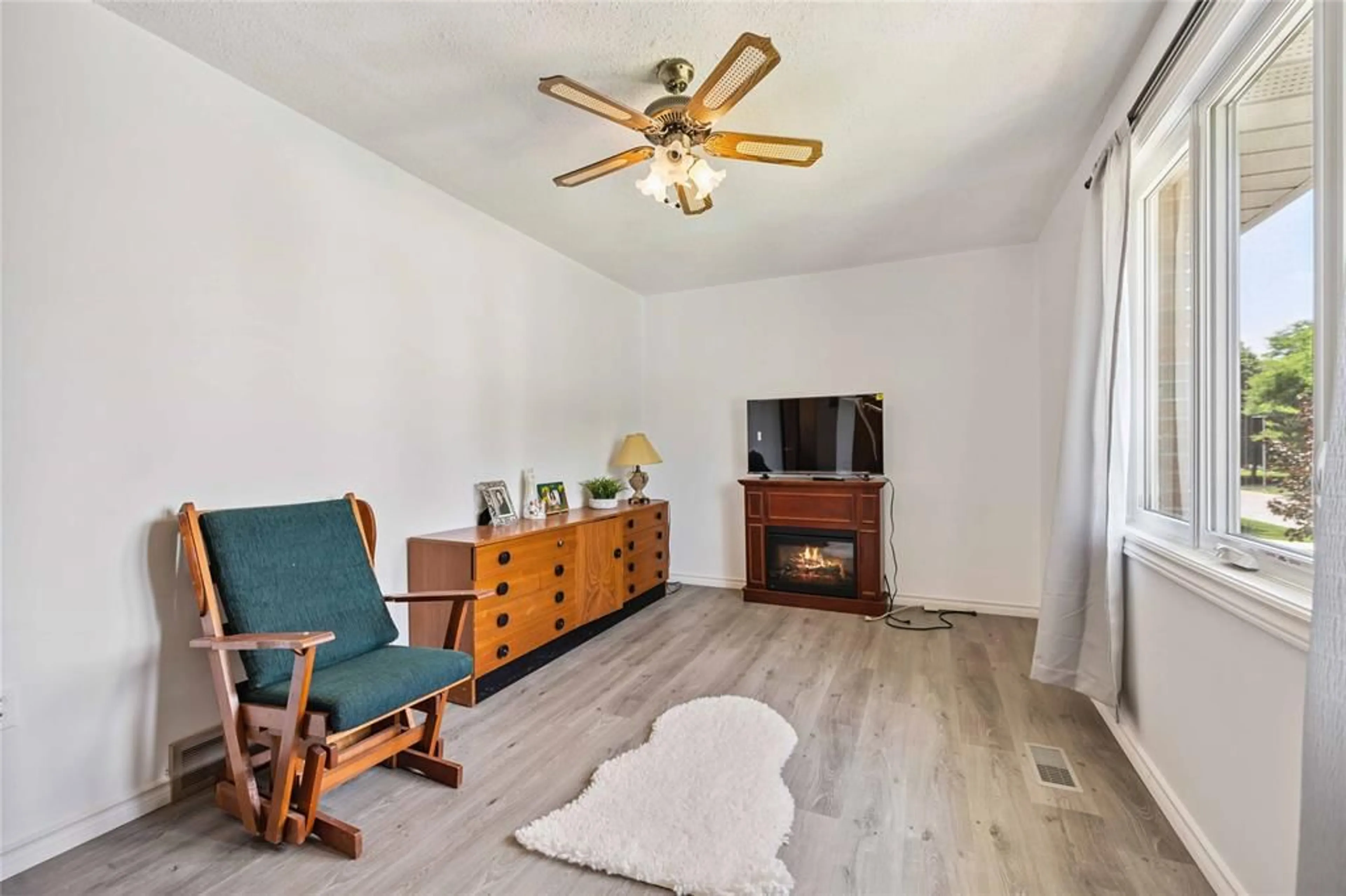 Living room with furniture, wood/laminate floor for 106 Hastings Cres, Sarnia Ontario N7S 5K5