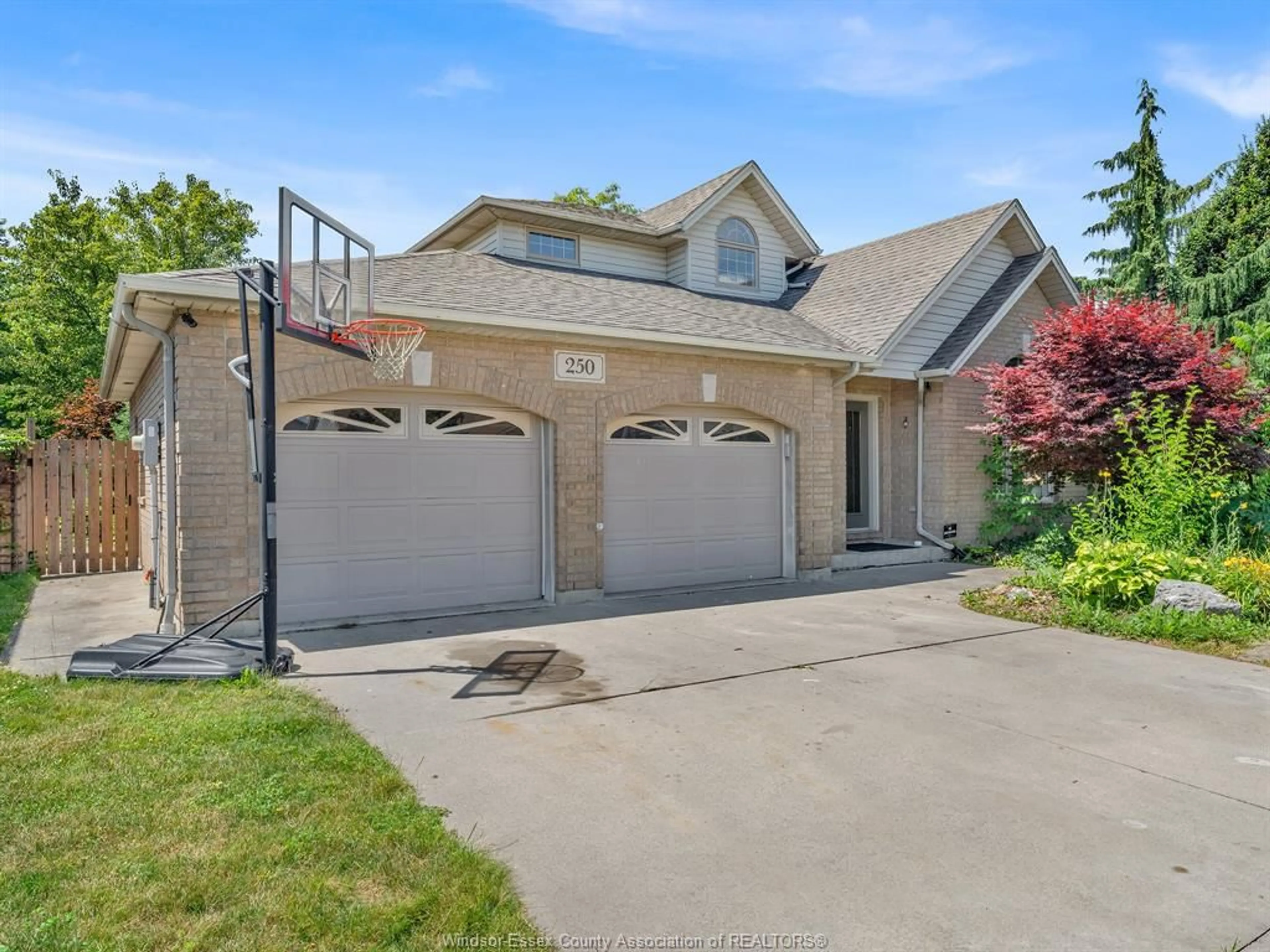 Unknown for 250 WOODVIEW Dr, Essex Ontario N9M 3E8