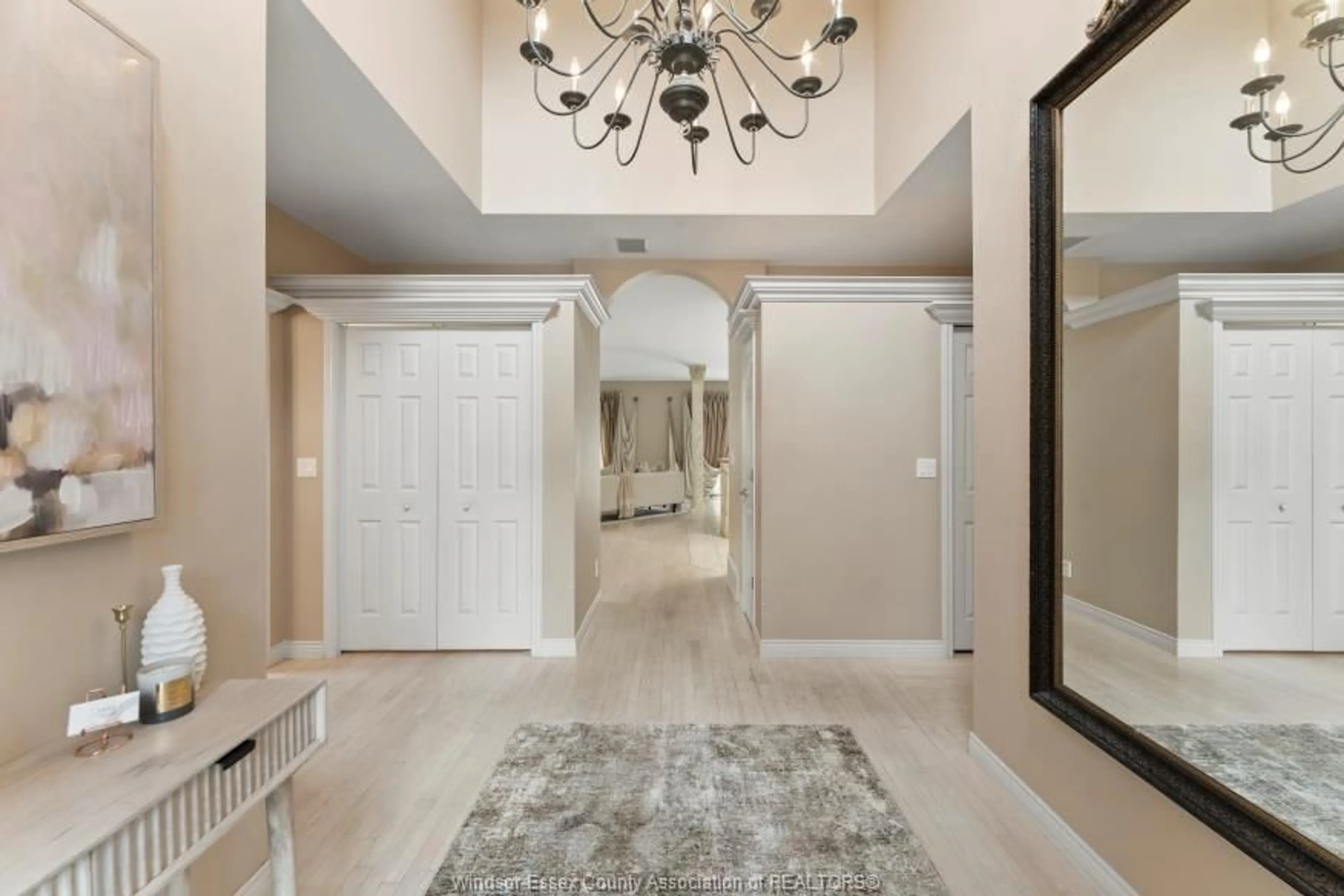 Indoor entryway for 225 SOUTHWIND, Tecumseh Ontario N8N 4Y5