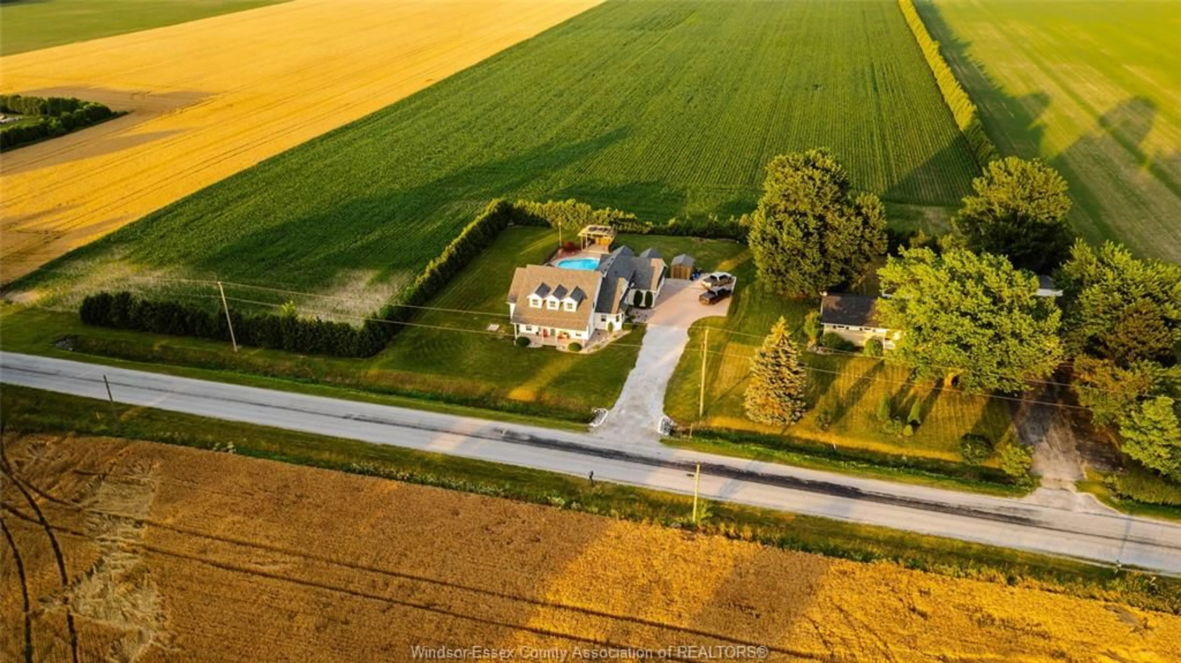A pic from outside/outdoor area/front of a property/back of a property/a pic from drone, street for 5593 Concession 5 Rd, Amherstburg Ontario N9V 0C8