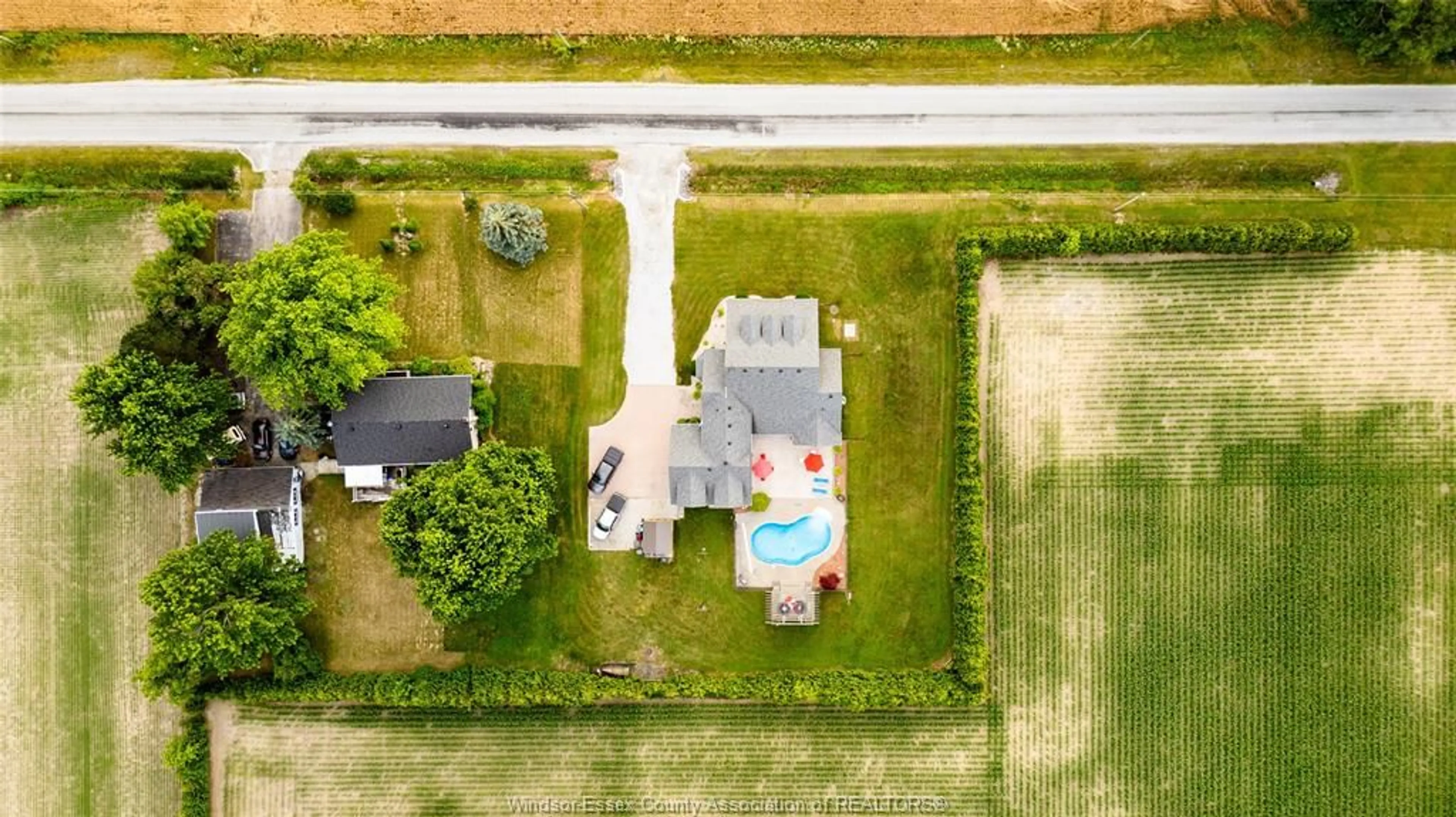 A pic from outside/outdoor area/front of a property/back of a property/a pic from drone, unknown for 5593 Concession 5 Rd, Amherstburg Ontario N9V 0C8