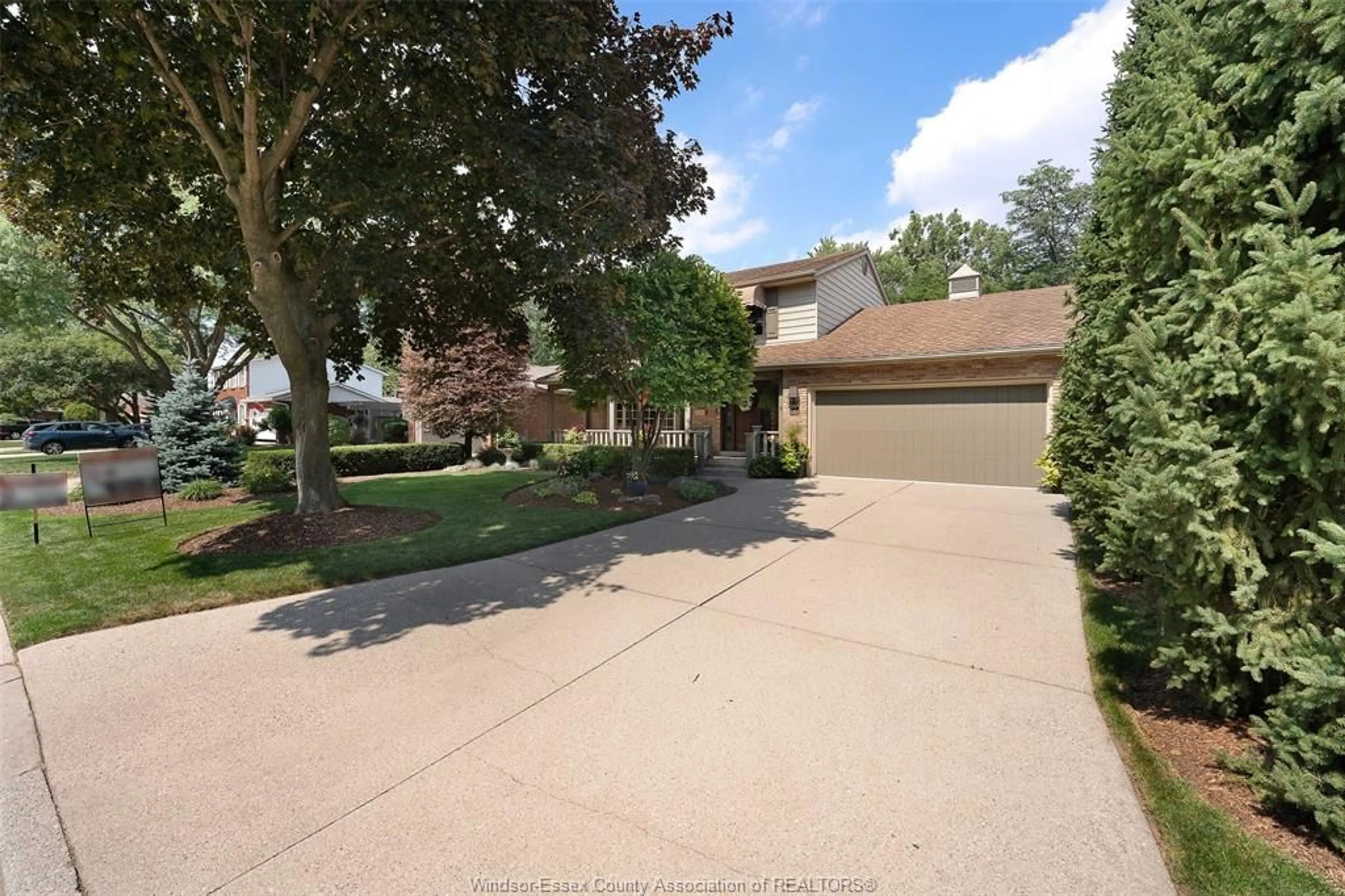 A pic from outside/outdoor area/front of a property/back of a property/a pic from drone, street for 3466 DRIFTWOOD, Windsor Ontario N9E 4A9