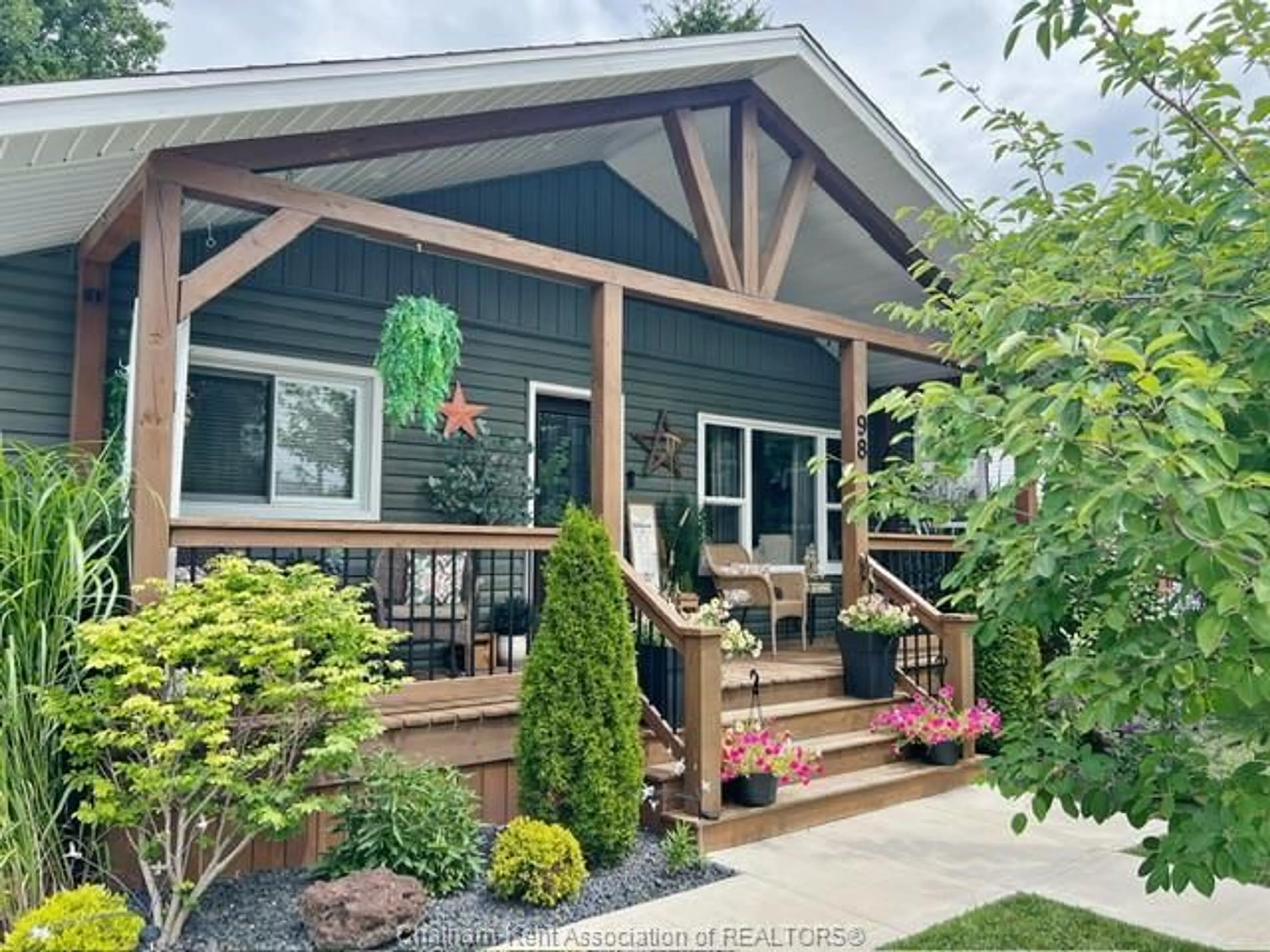 Home with vinyl exterior material, street for 98 LAMUEL St, Thamesville Ontario N0P 2K0