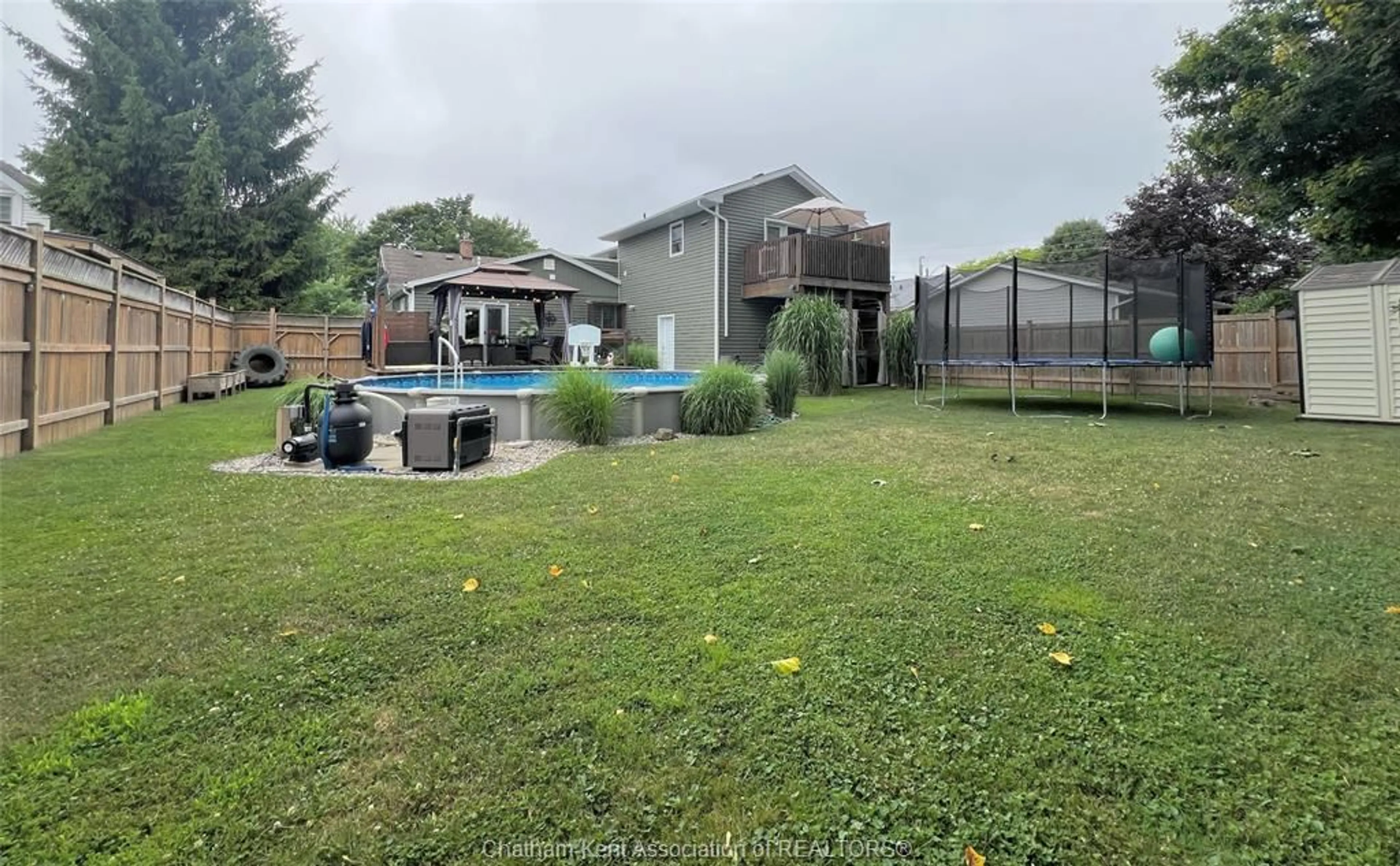 A pic from outside/outdoor area/front of a property/back of a property/a pic from drone, water/lake/river/ocean view for 98 LAMUEL St, Thamesville Ontario N0P 2K0