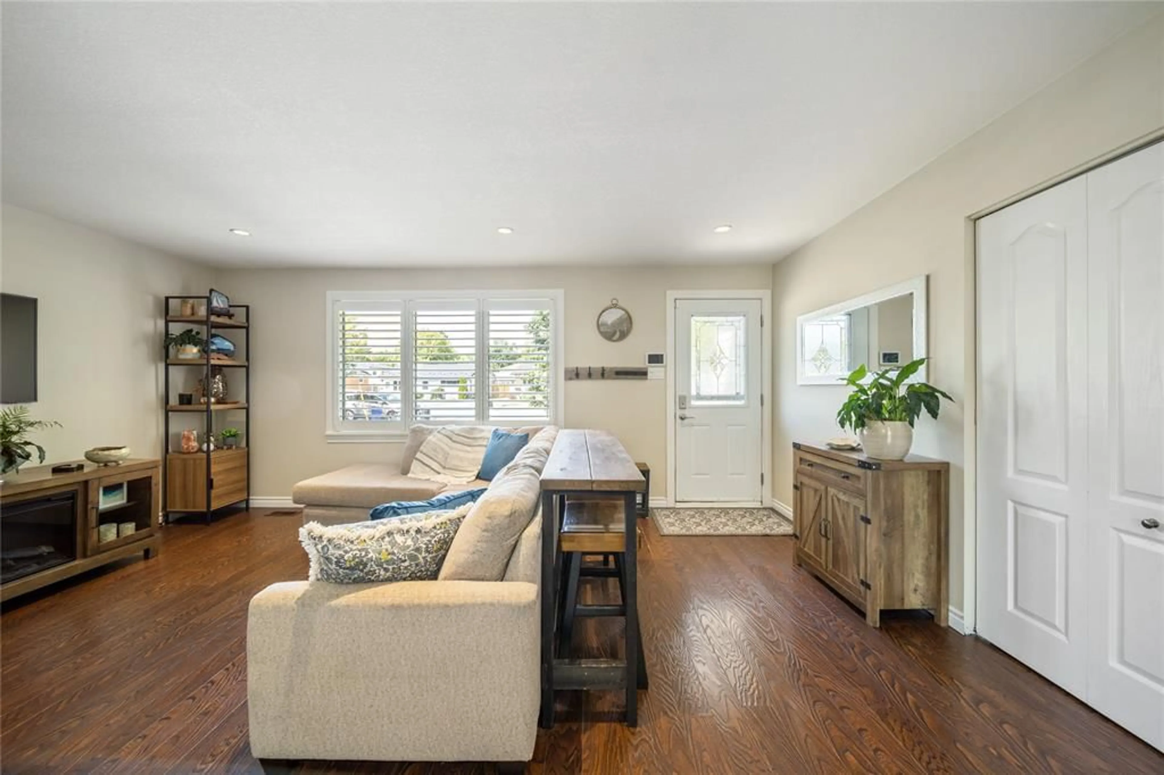 Living room with furniture, unknown for 1544 Colborne Rd, Sarnia Ontario N7V 3M4