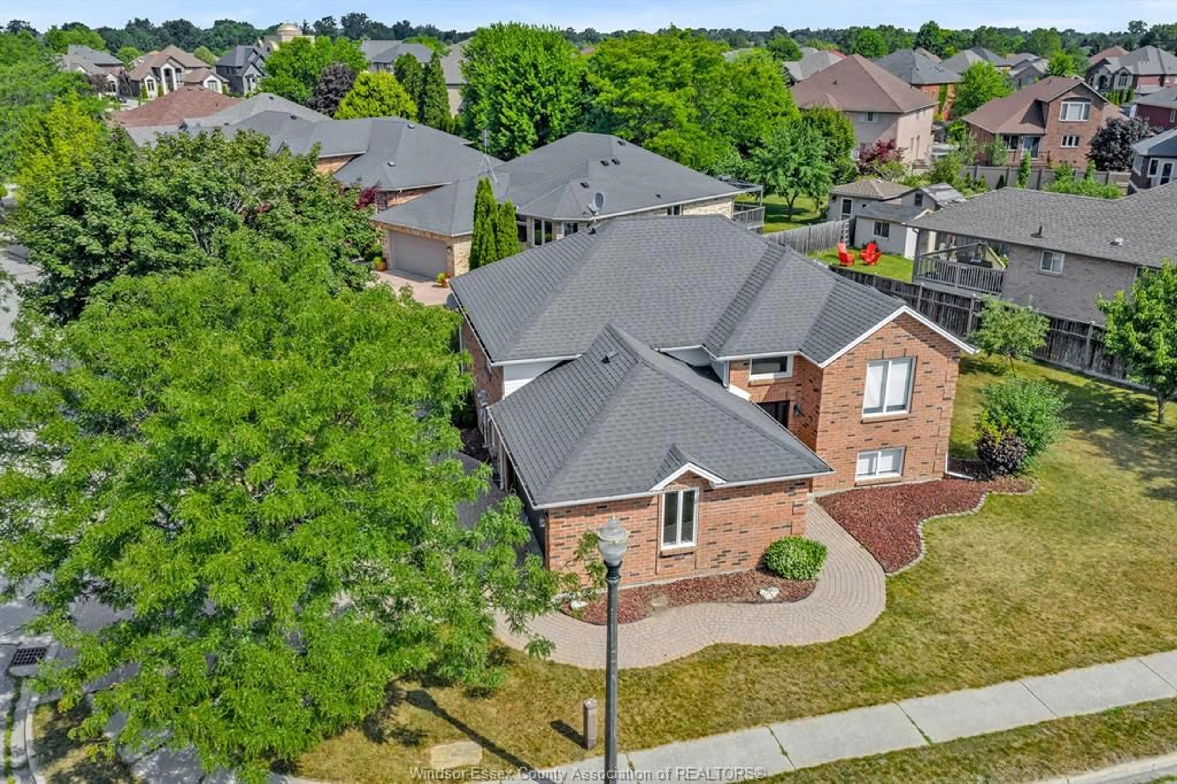 A pic from outside/outdoor area/front of a property/back of a property/a pic from drone, street for 882 MARCUZ Crt, Windsor Ontario N9G 2T3