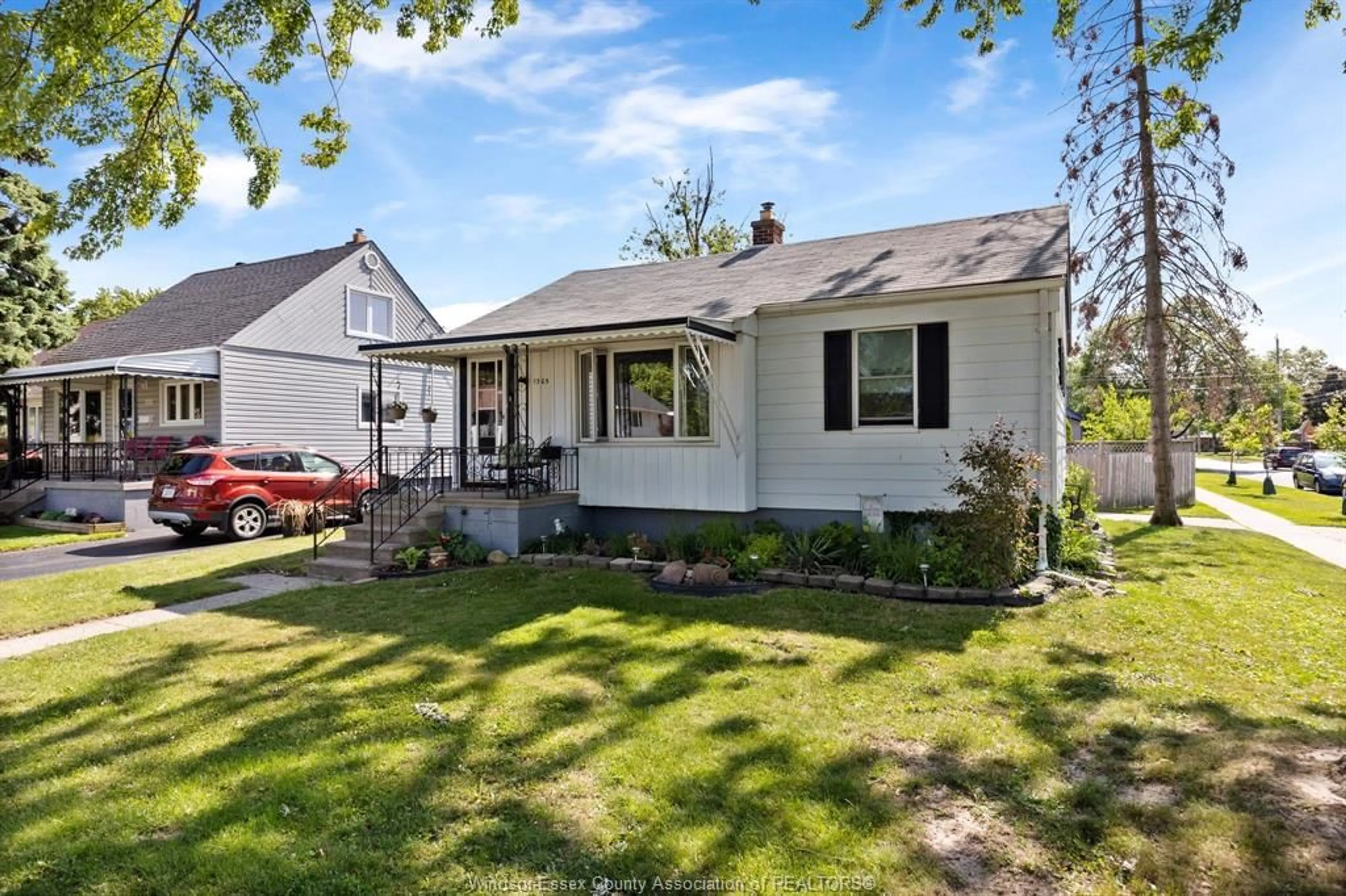 Home with vinyl exterior material, street for 1305 ROSSINI, Windsor Ontario N8Y 2Z6