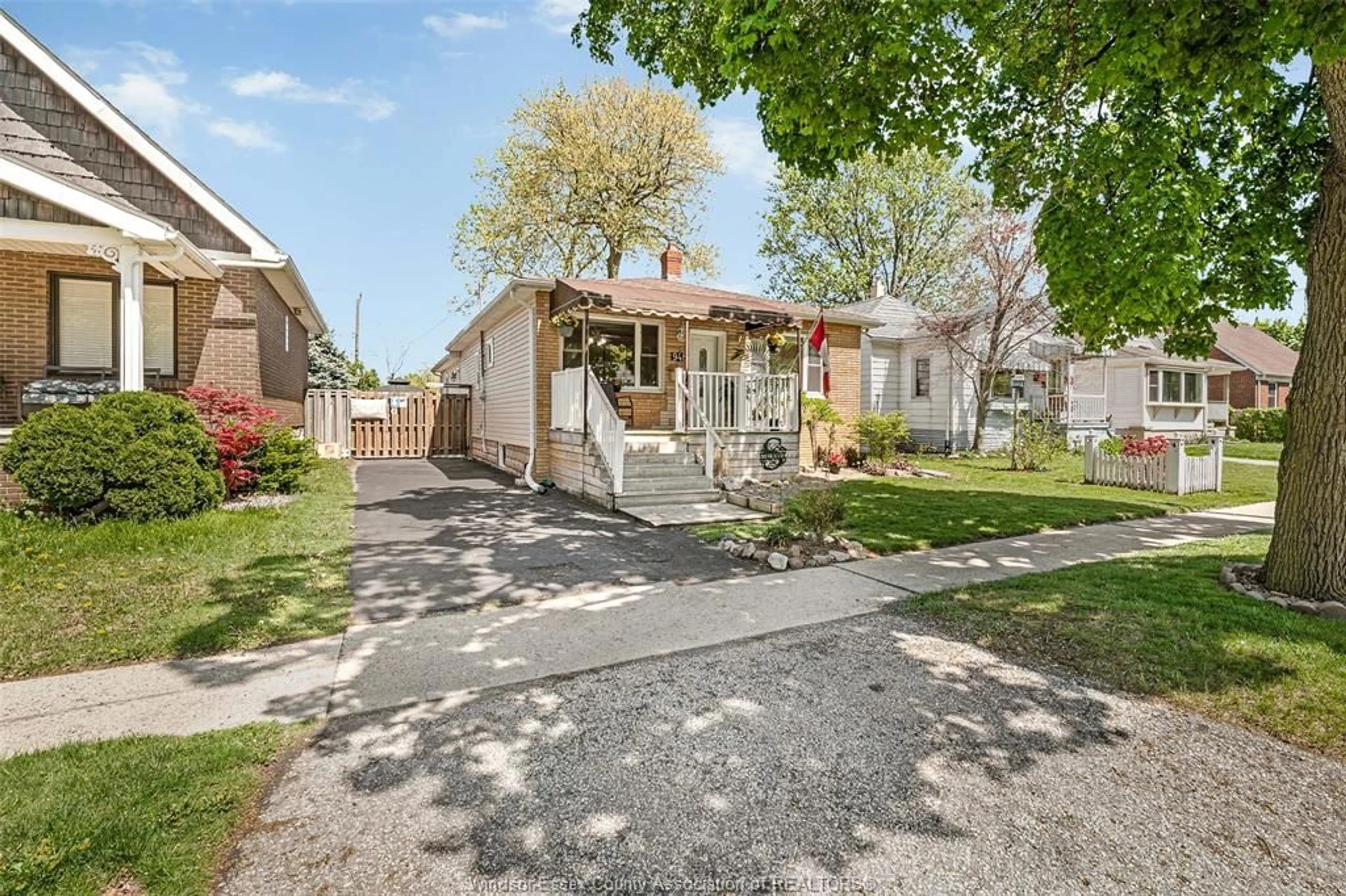 A pic from outside/outdoor area/front of a property/back of a property/a pic from drone, street for 948 JEFFERSON Ave, Windsor Ontario N8S 2R1