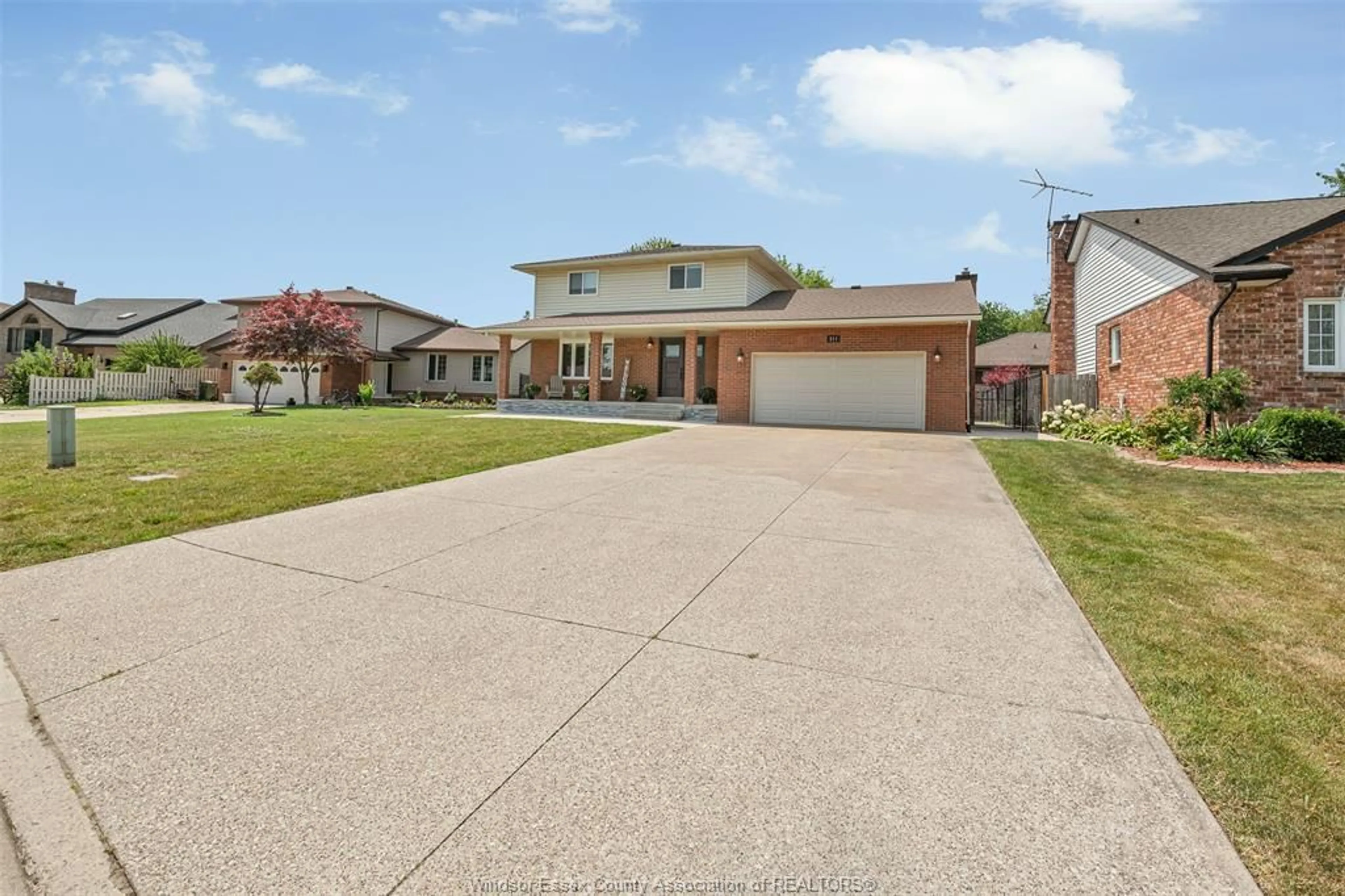 Unknown for 211 WEDGEWOOD Lane, Tecumseh Ontario N8N 4J4