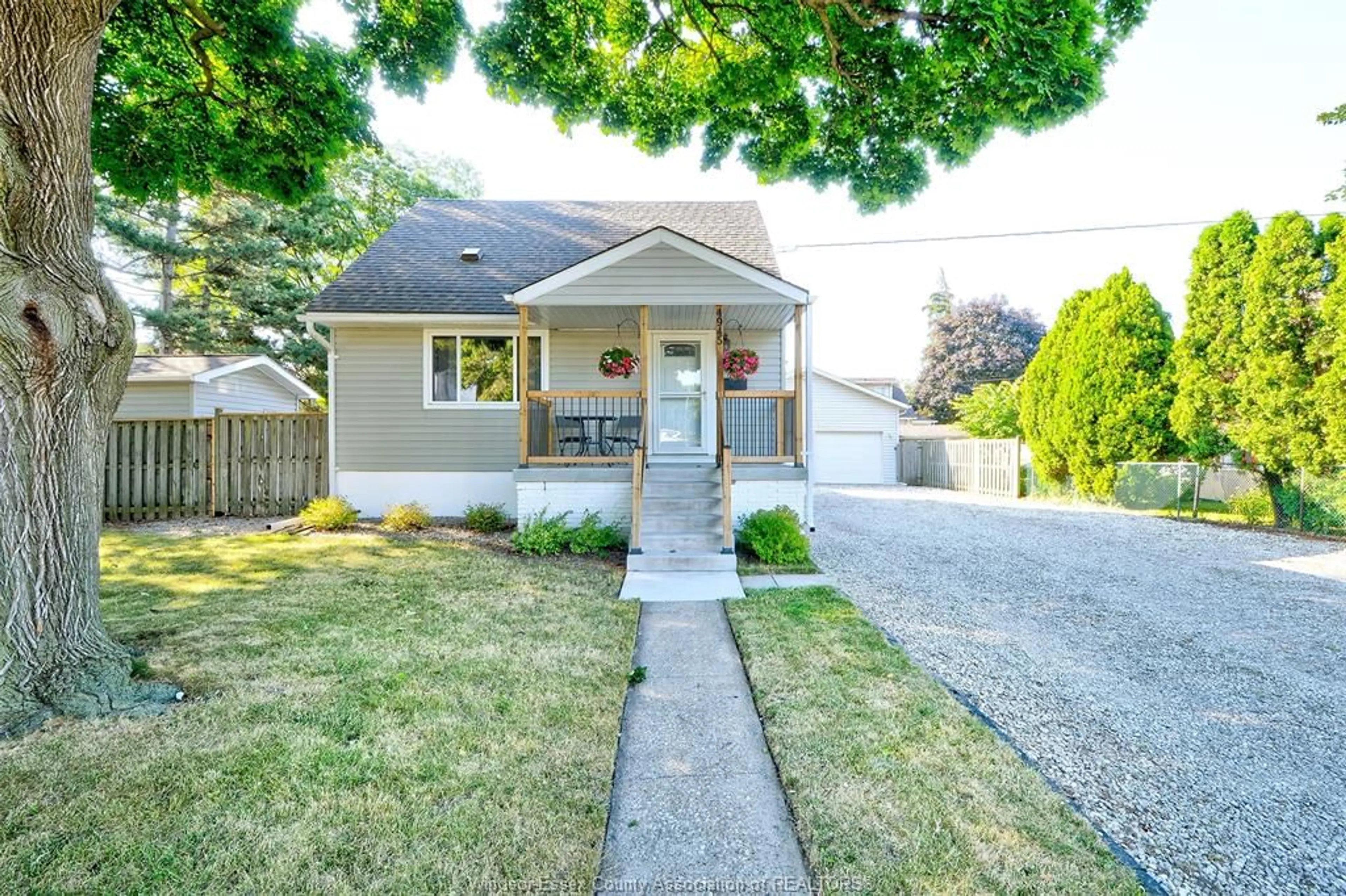 Unknown for 4945 SEMINOLE St, Windsor Ontario N8Y 2A6
