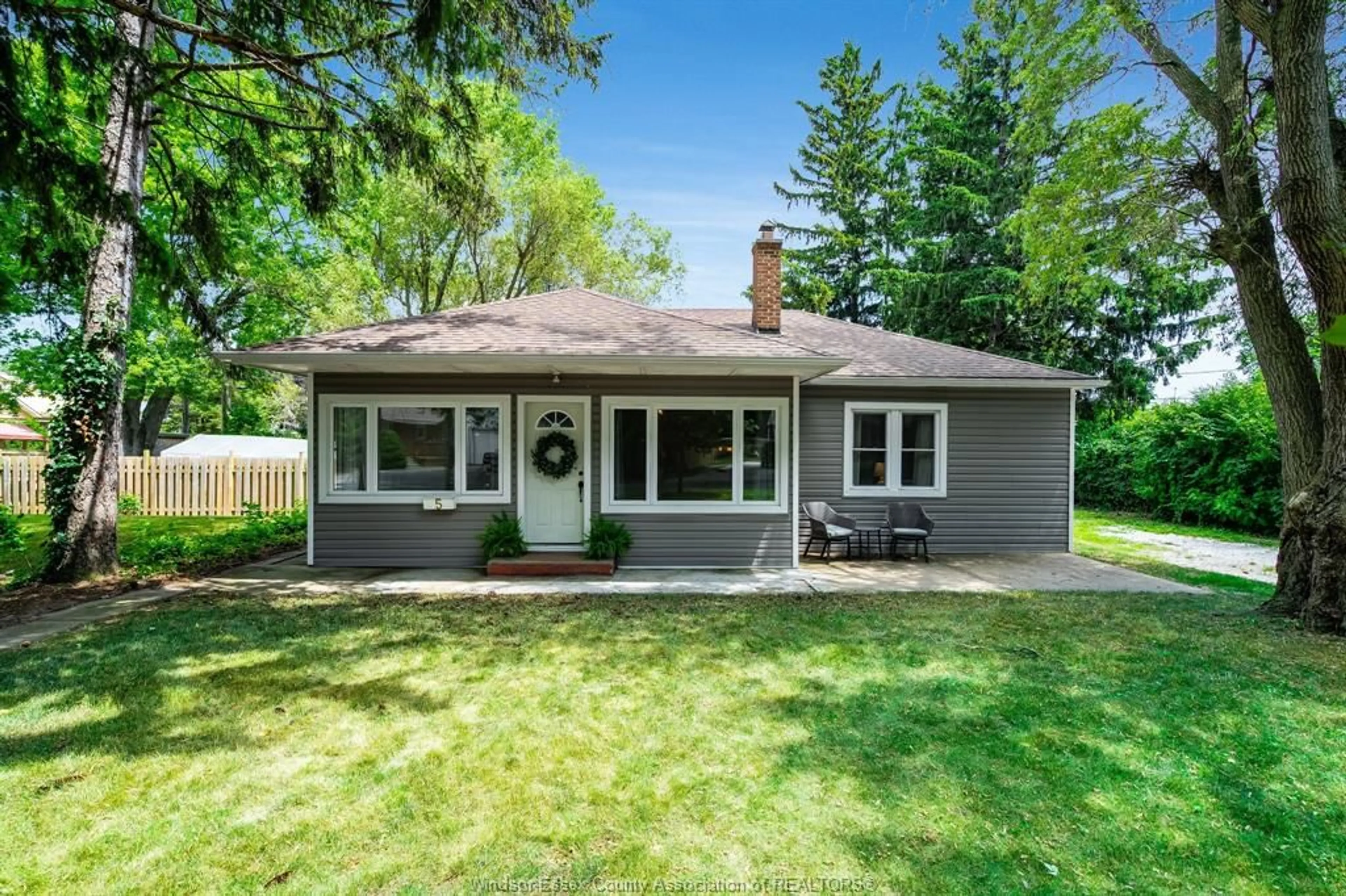 Home with vinyl exterior material, street for 5 NOBLE Ave, Leamington Ontario N8H 3S5
