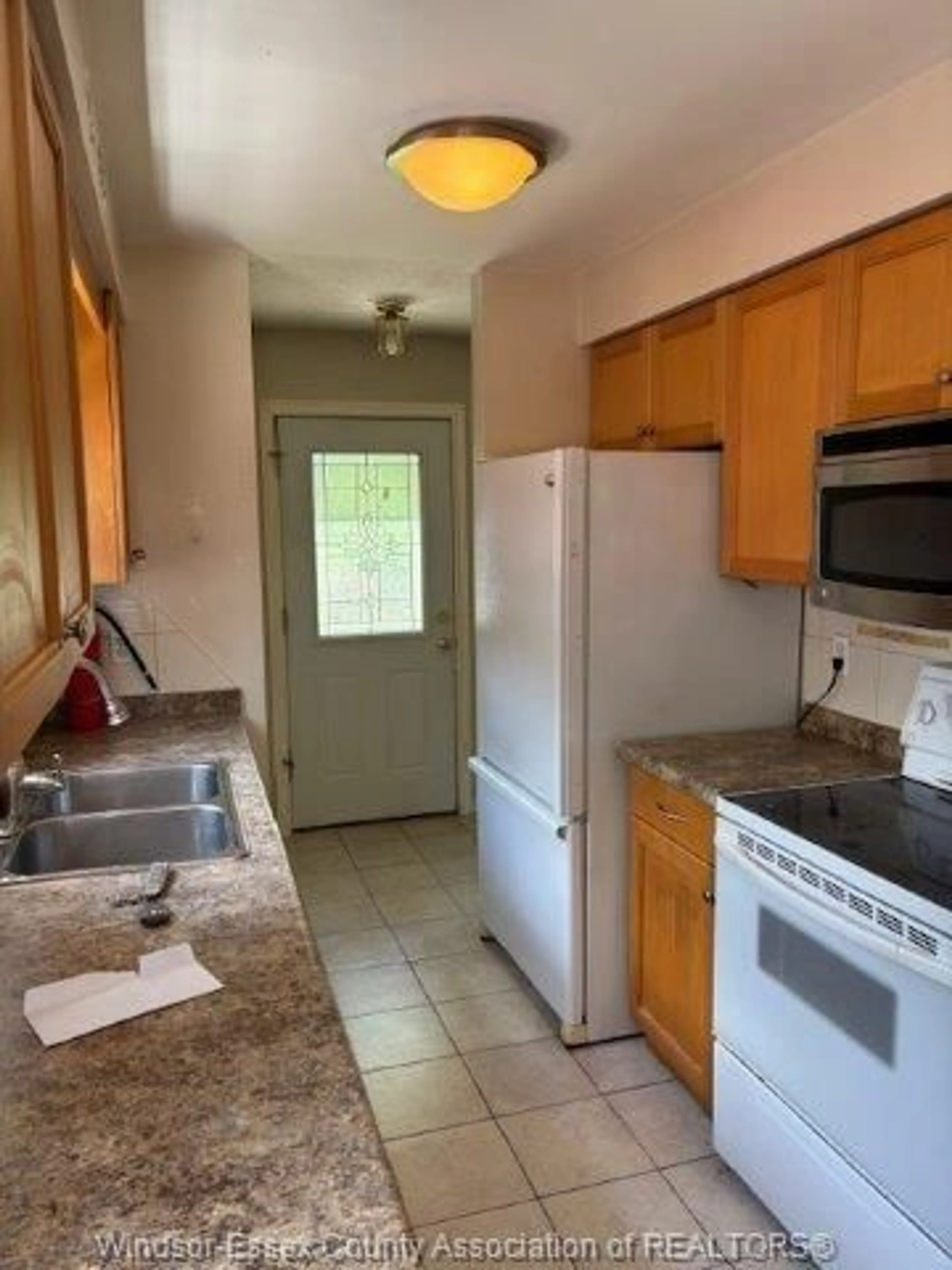 Standard kitchen, unknown for 9482 RYERSON, Windsor Ontario N8R 1V5