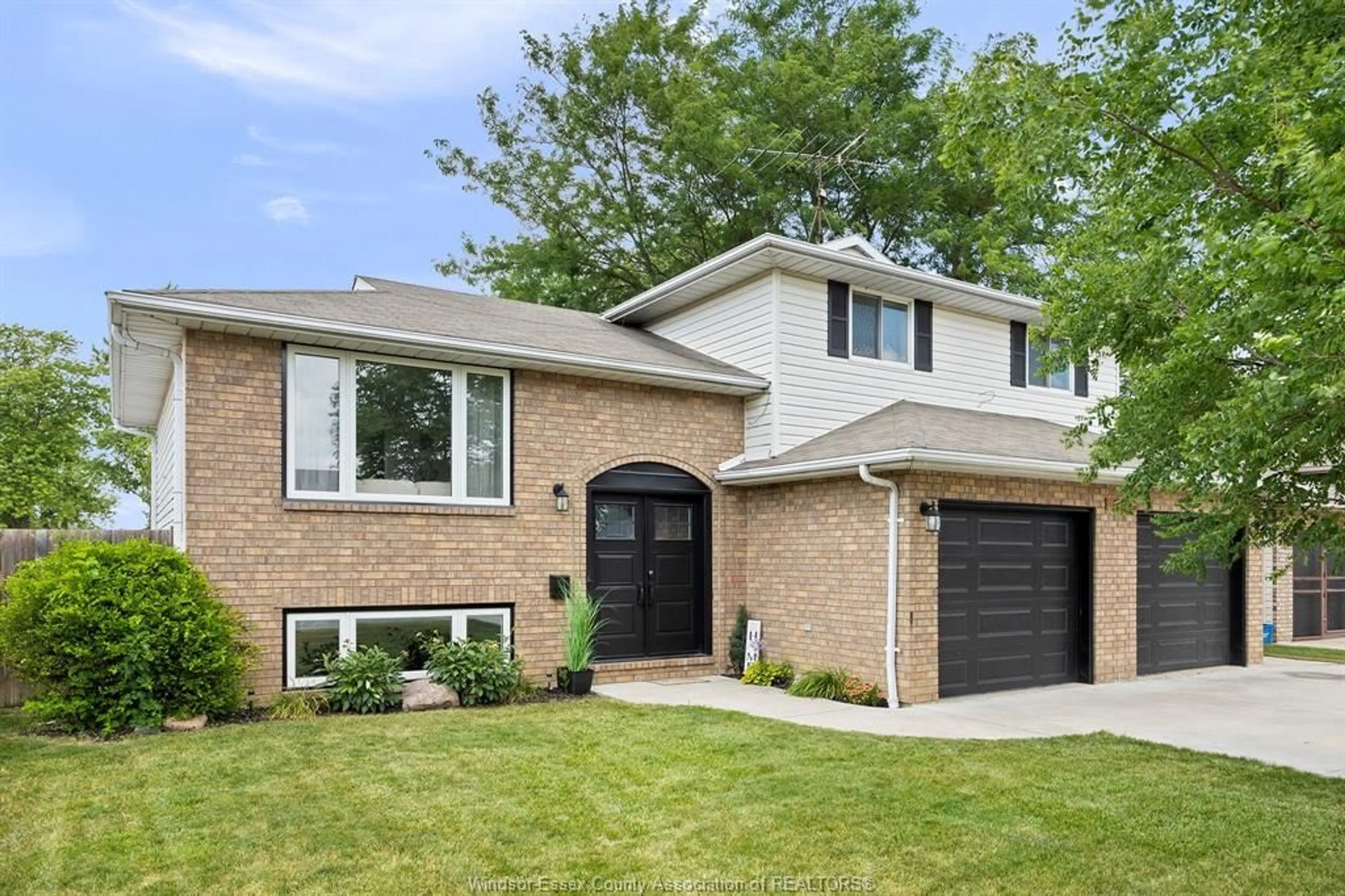 Home with brick exterior material, street for 167 KLUNDERT Cres, Kingsville Ontario N0R 1B0
