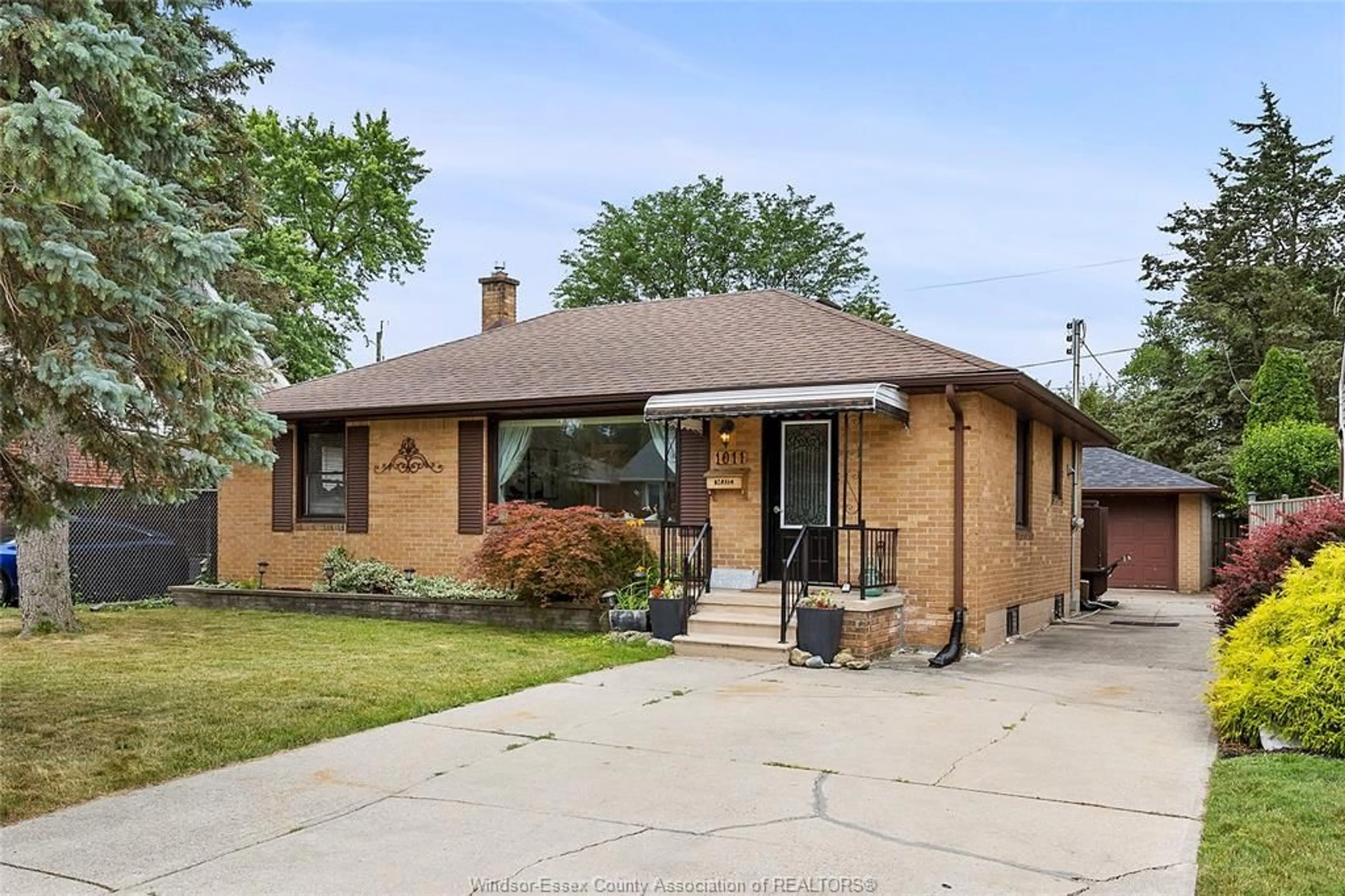 Home with brick exterior material, street for 1011 ISABELLE Pl, Windsor Ontario N8S 3B1