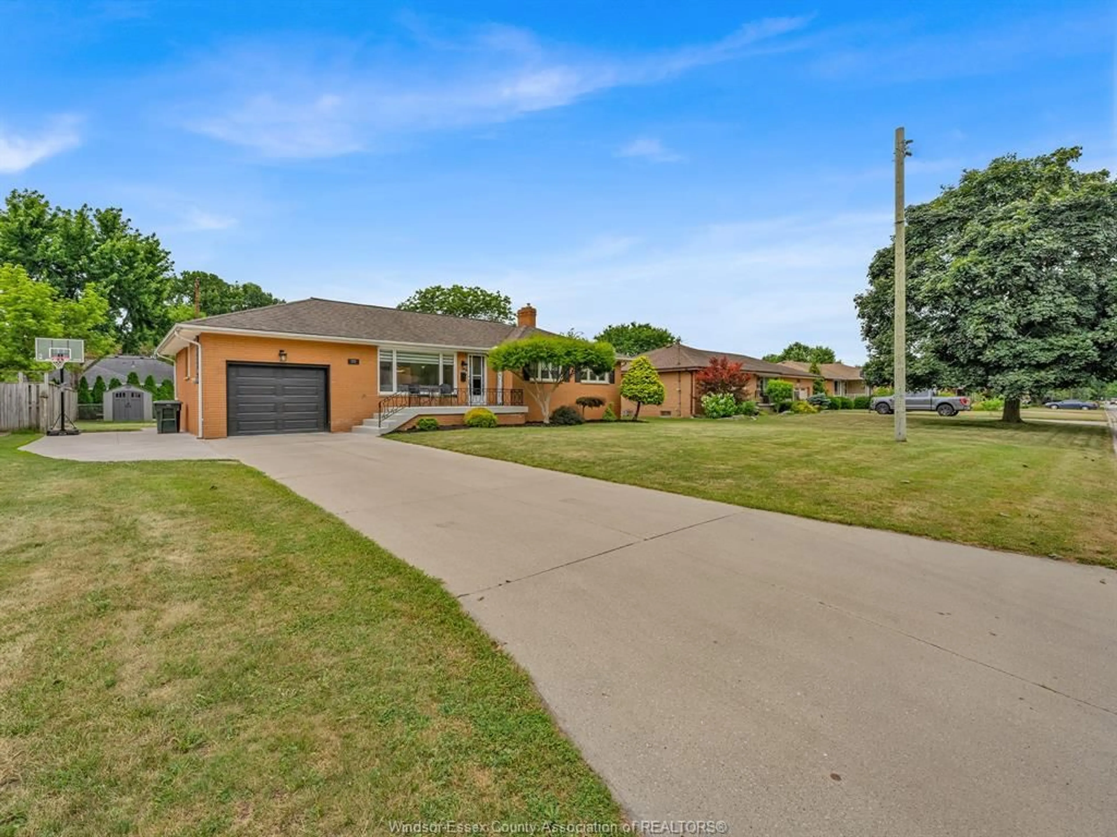 A pic from outside/outdoor area/front of a property/back of a property/a pic from drone, street for 771 WALLACE Ave, Windsor Ontario N9G 1M2