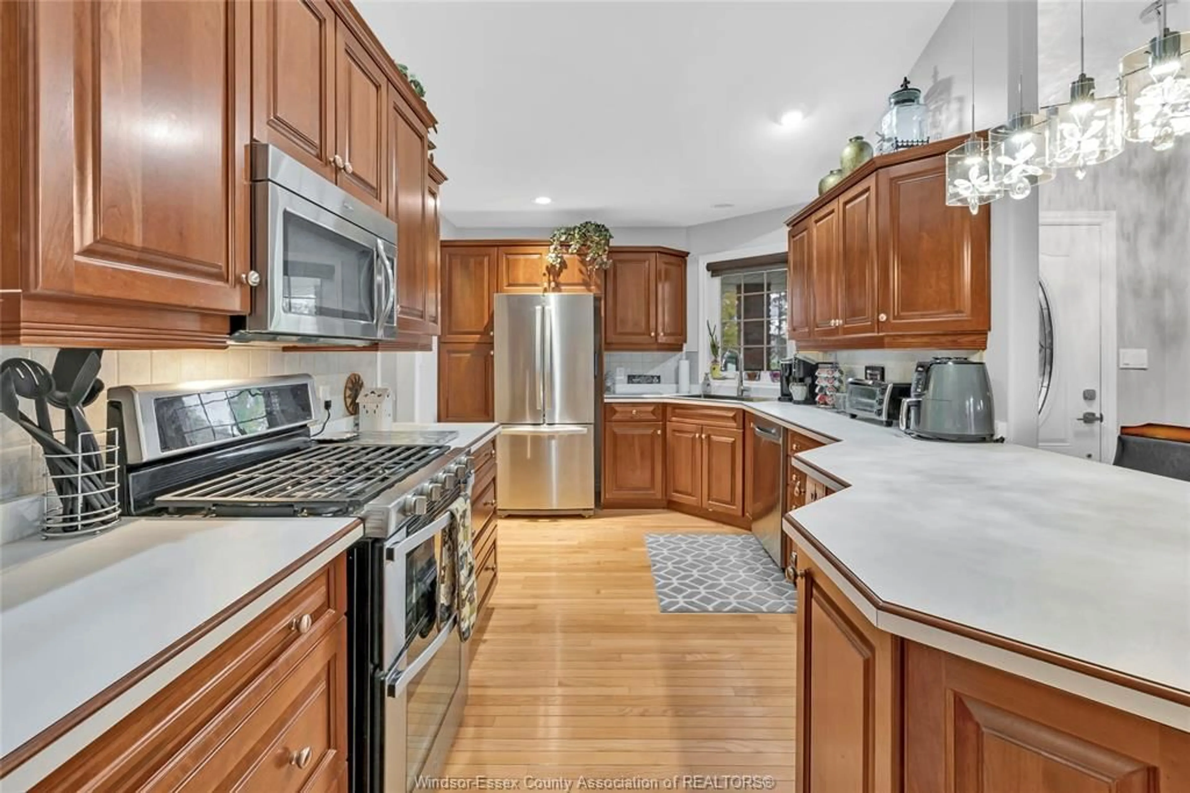 Open concept kitchen, ceramic/tile floor for 1594 WHITEWOOD Dr, Lakeshore Ontario N0R 1A0