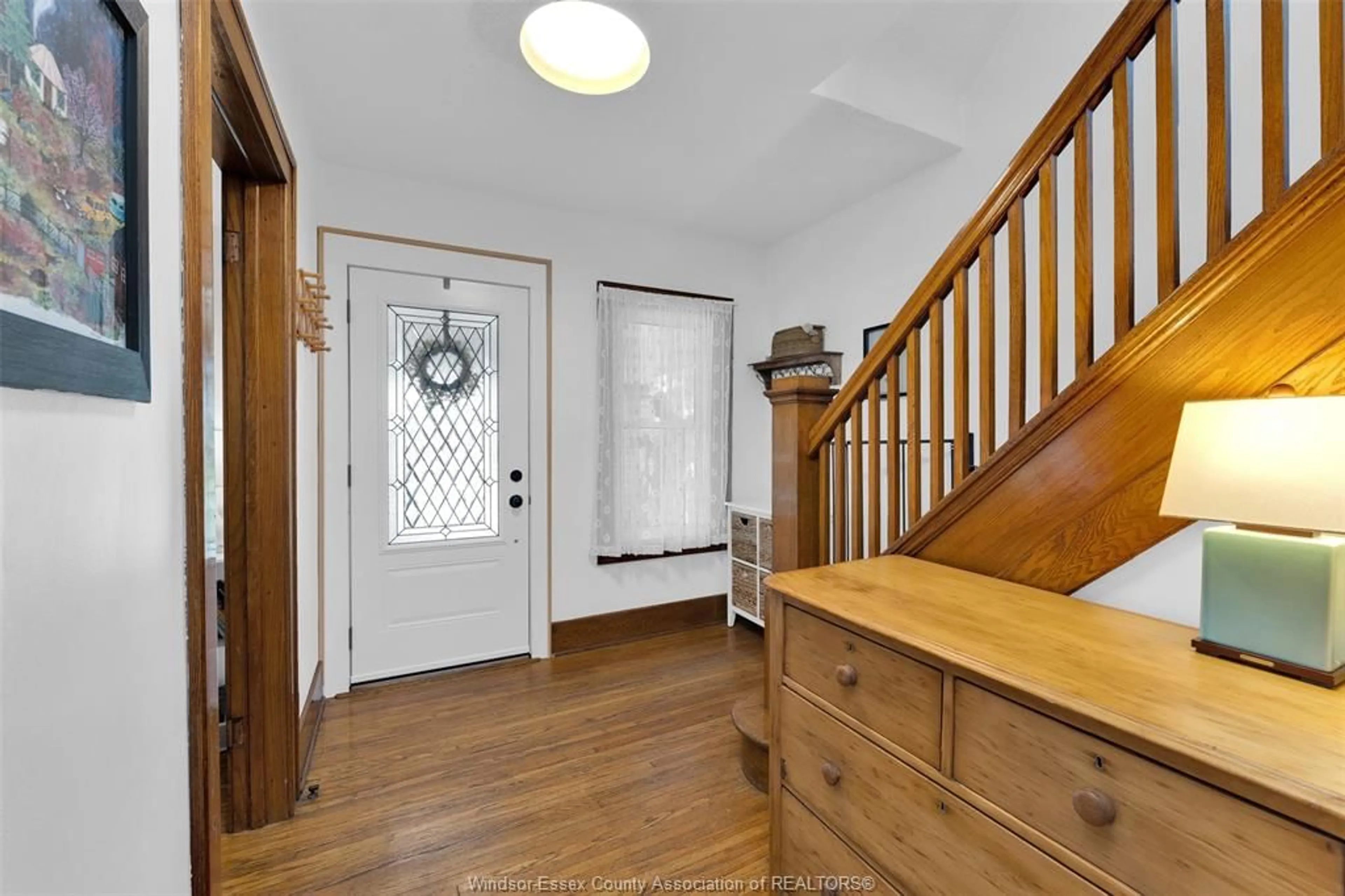 Indoor entryway for 1546 CHURCH, Windsor Ontario N8X 1V3