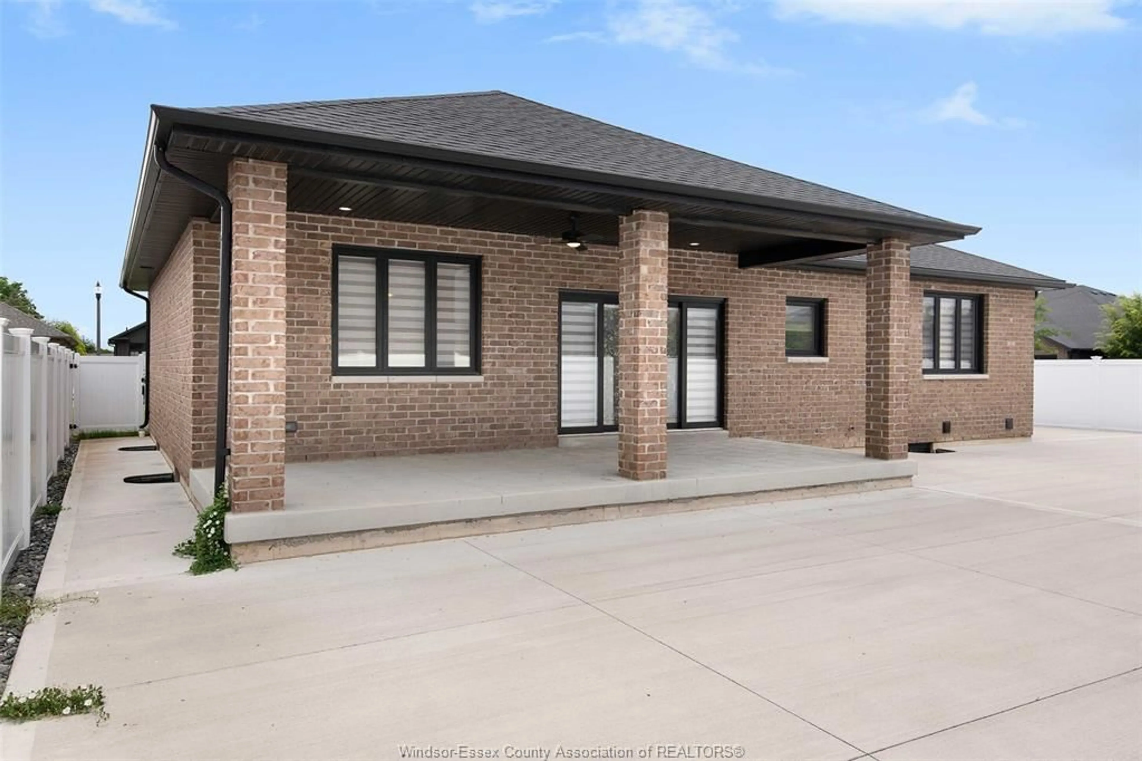 Home with brick exterior material, building for 401 PEARSON Ave, Amherstburg Ontario N9V 0E9
