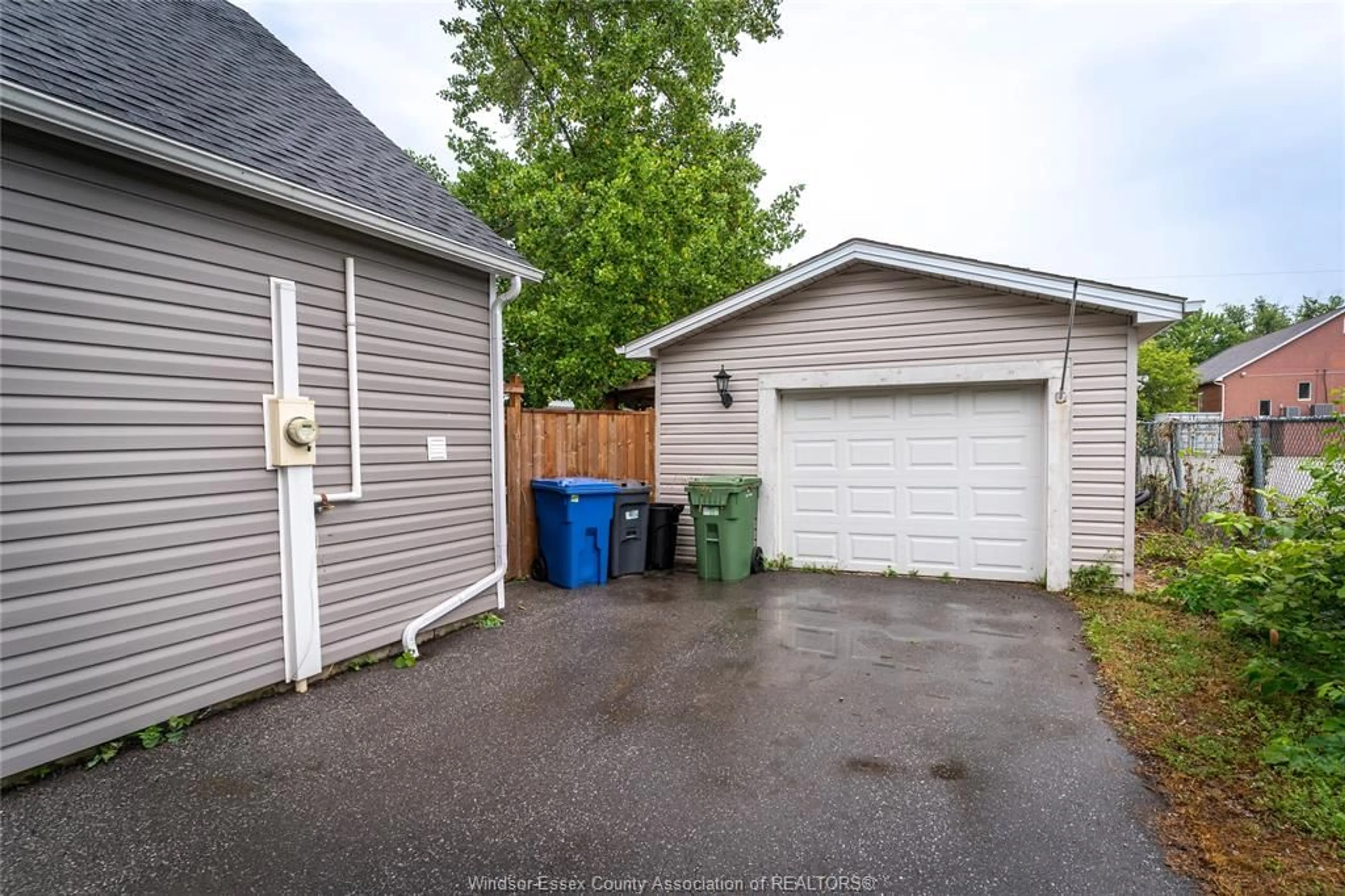 Shed for 21 ALICE STREET SOUTH, Essex Ontario N8M 1E1