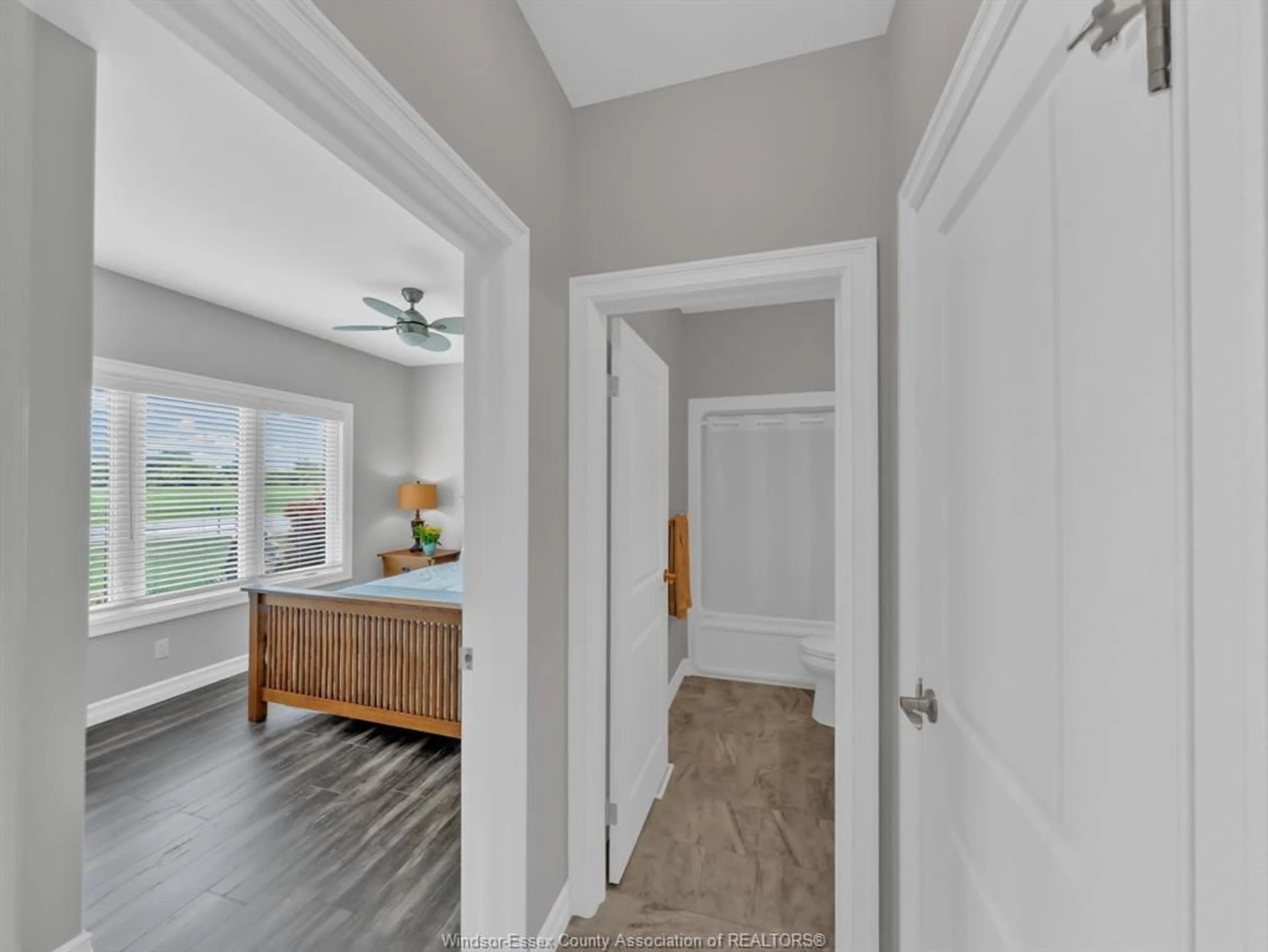 Indoor entryway for 797 HERITAGE Rd, Kingsville Ontario N9Y 0B6