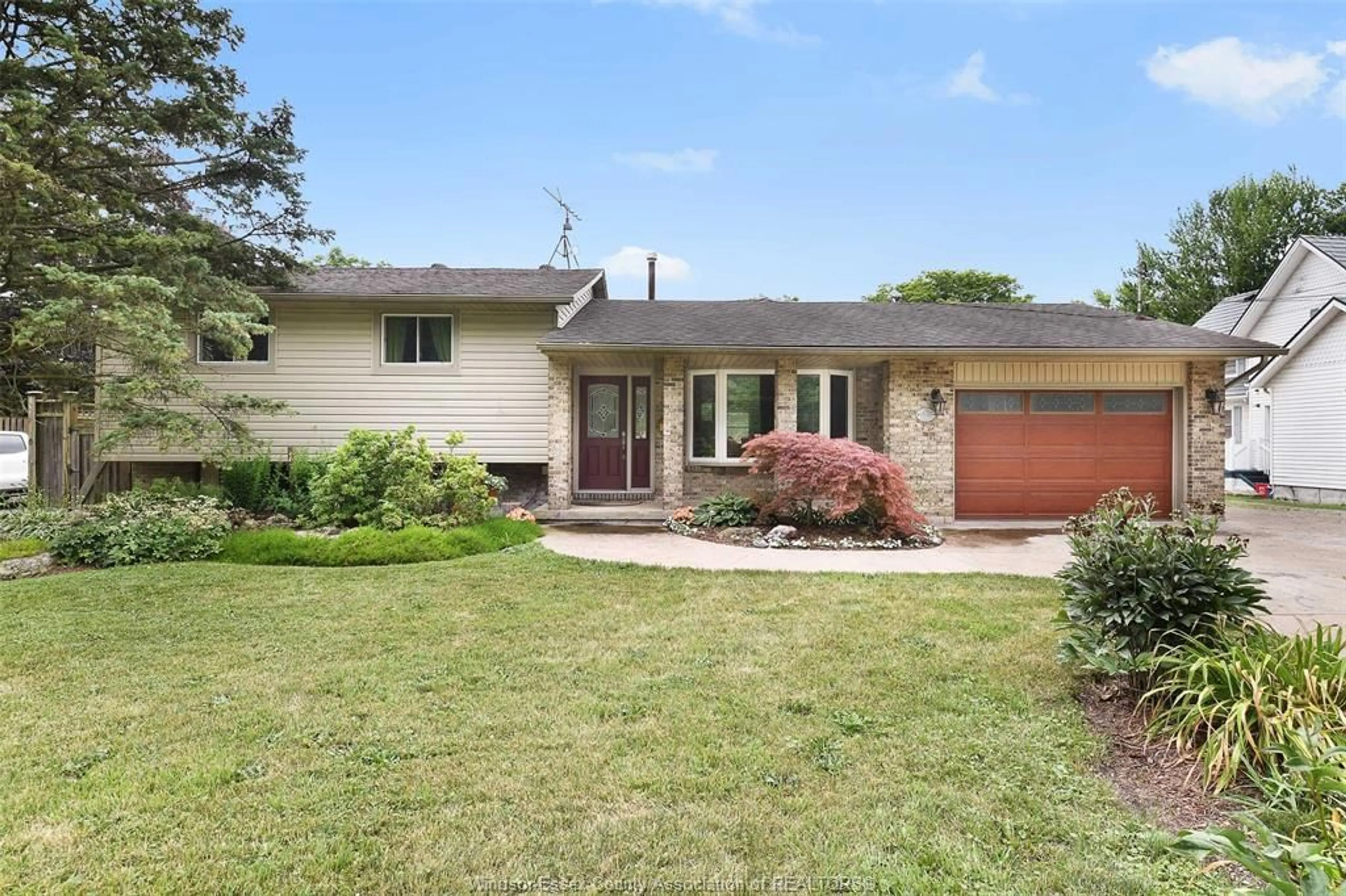 Home with brick exterior material, street for 1935 CANARD Dr, LaSalle Ontario N9J 2S7