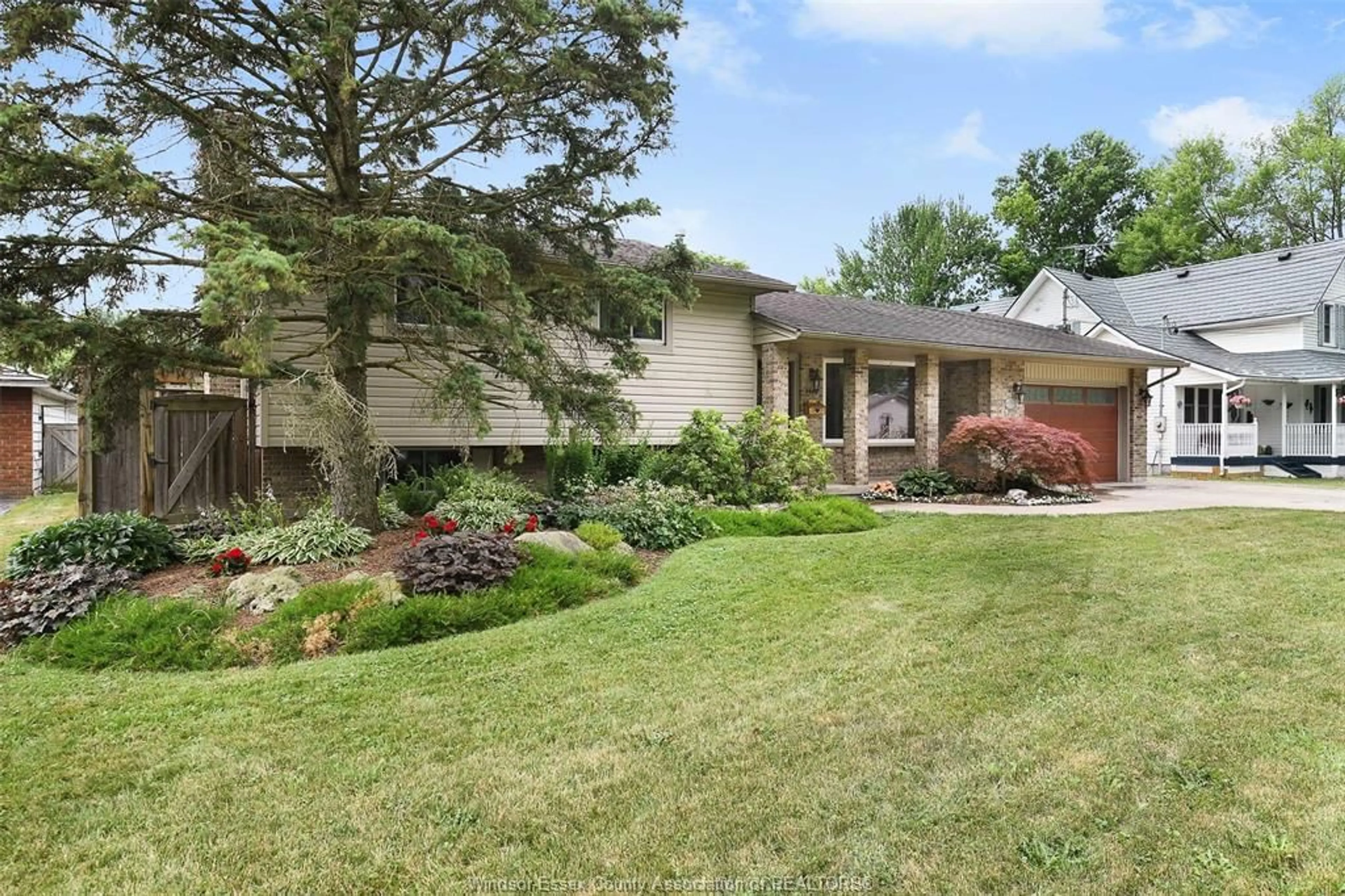 Home with brick exterior material, street for 1935 CANARD Dr, LaSalle Ontario N9J 2S7