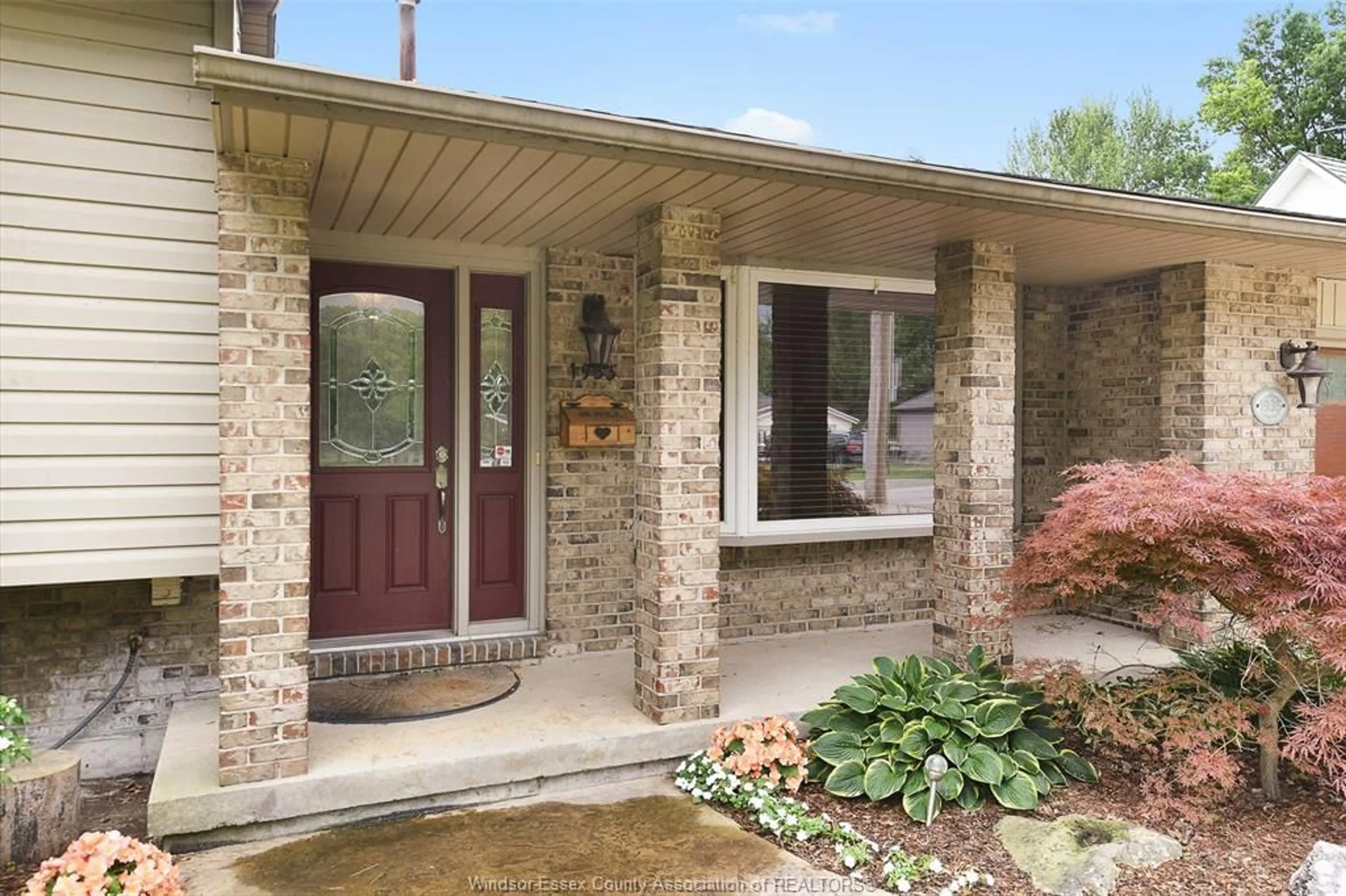 Home with brick exterior material, street for 1935 CANARD Dr, LaSalle Ontario N9J 2S7