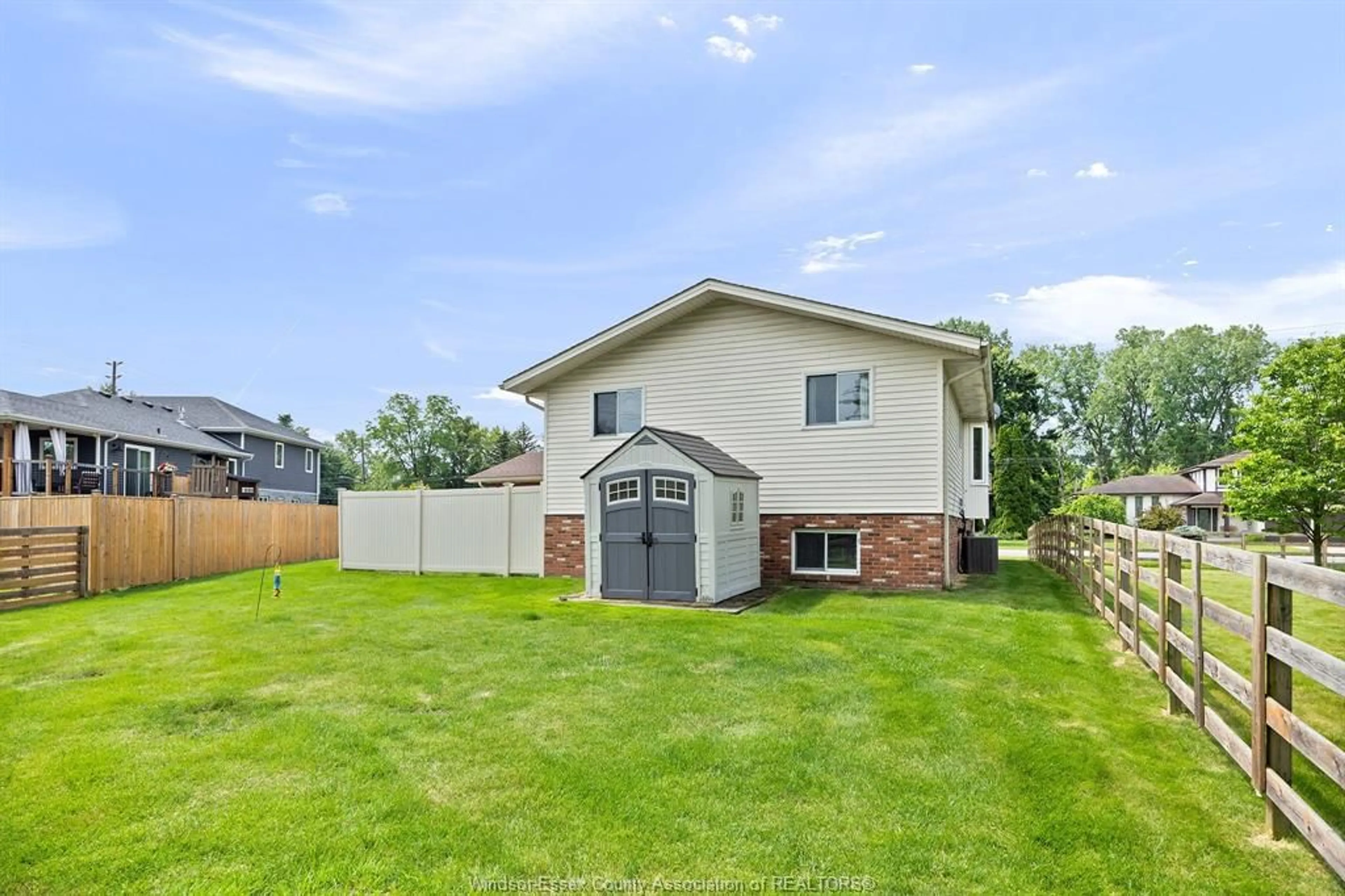 Home with vinyl exterior material, water/lake/river/ocean view for 1790 BOUFFARD, LaSalle Ontario N9J 1N2