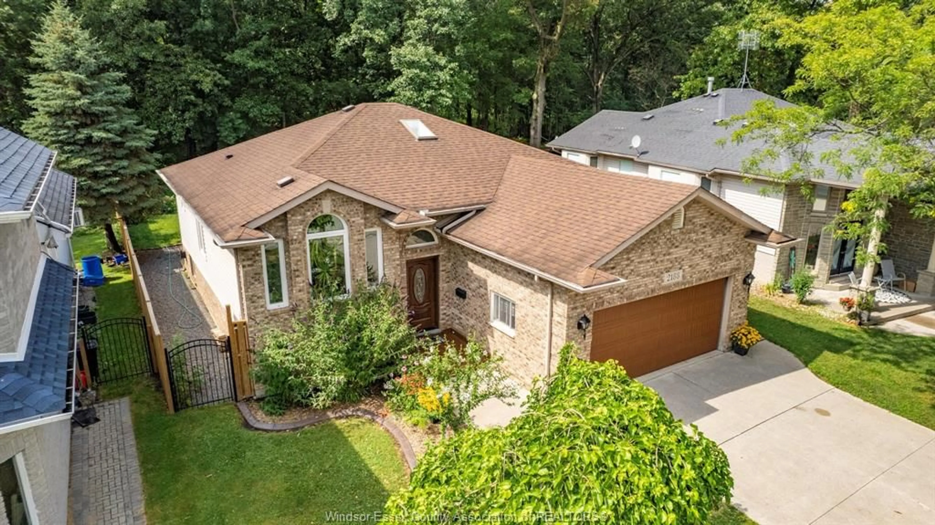 A pic from outside/outdoor area/front of a property/back of a property/a pic from drone, street for 2188 AMY LYNN Pk, Windsor Ontario N9E 4N2