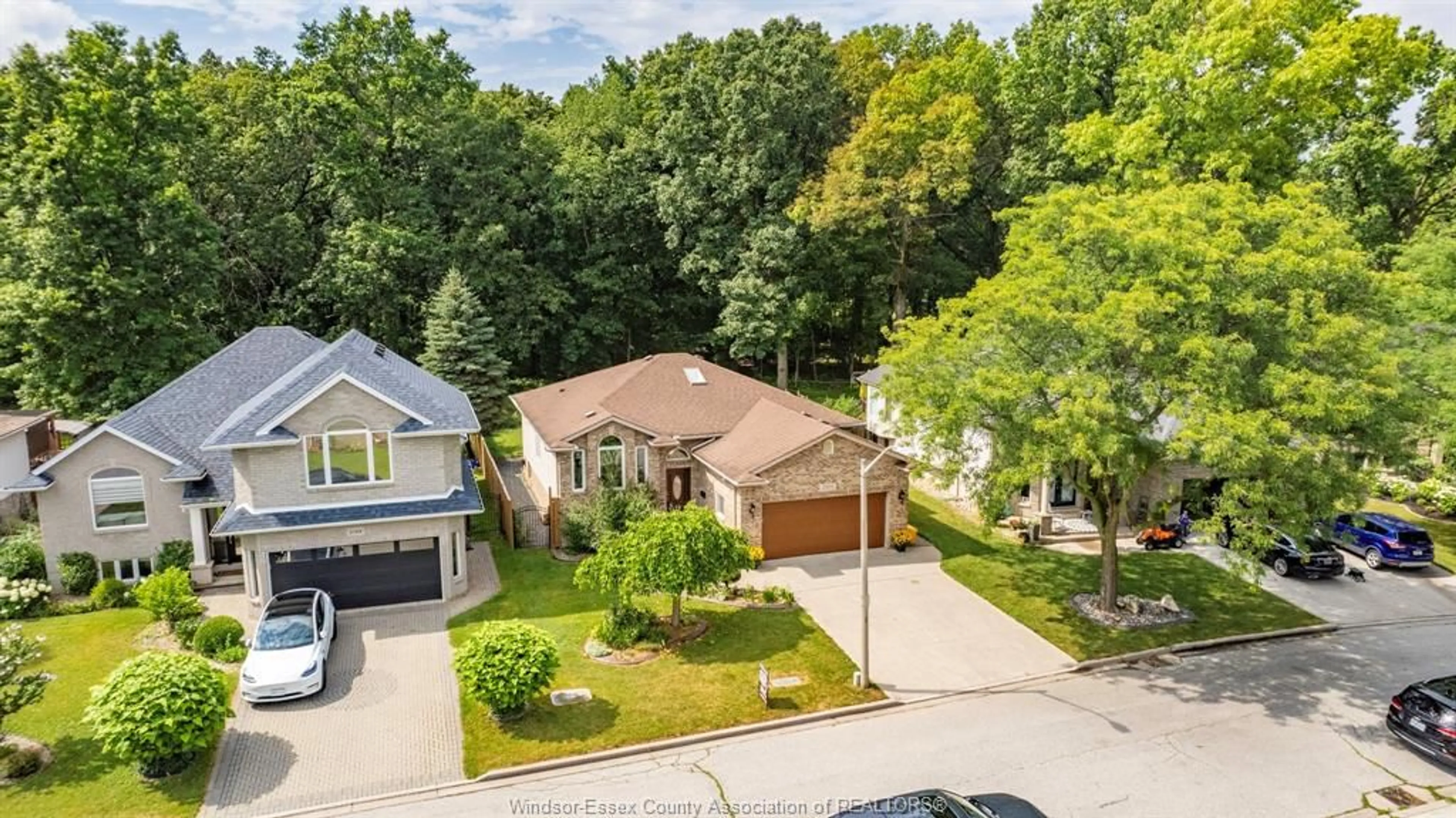 A pic from outside/outdoor area/front of a property/back of a property/a pic from drone, street for 2188 AMY LYNN Pk, Windsor Ontario N9E 4N2