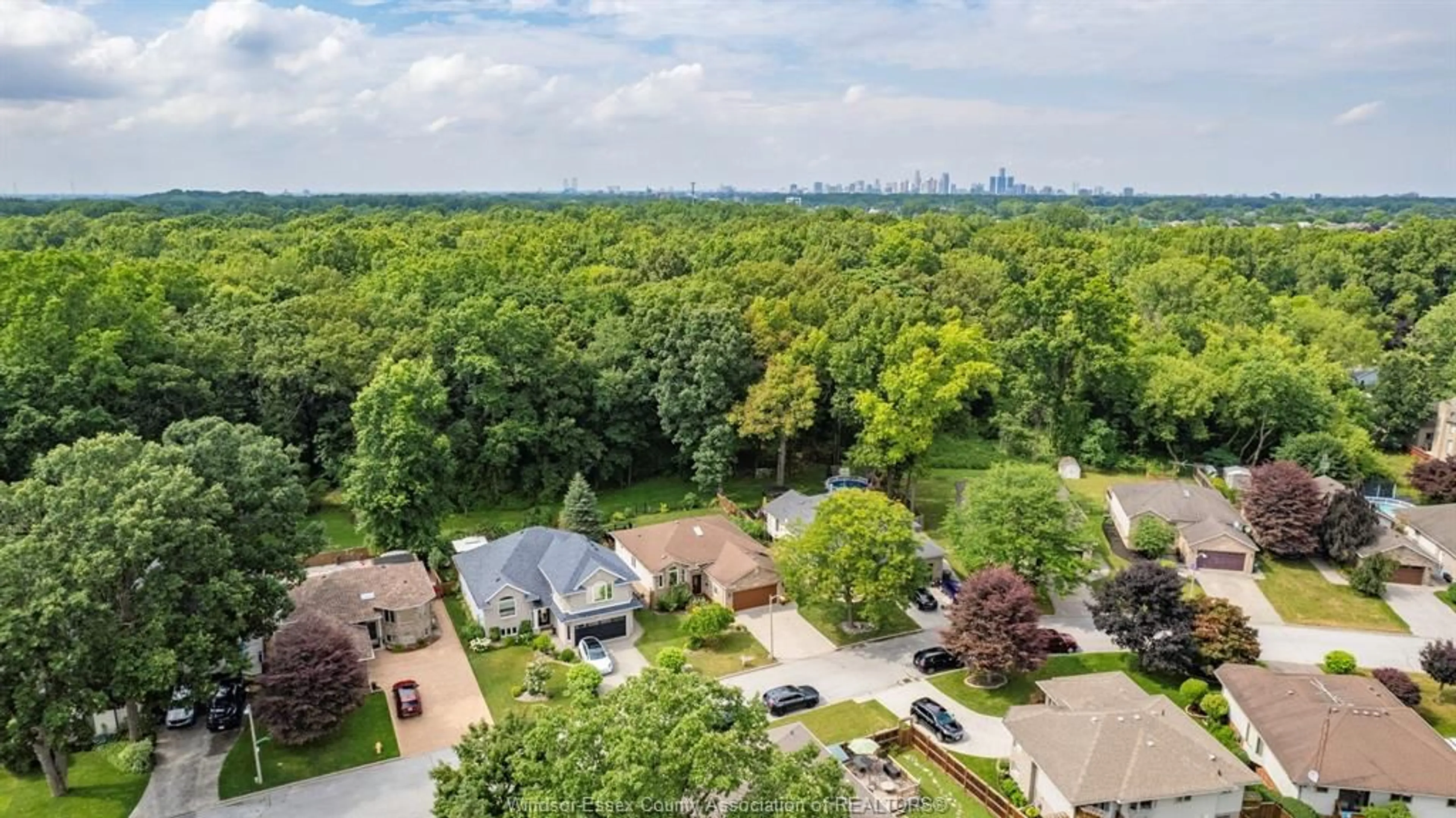A pic from outside/outdoor area/front of a property/back of a property/a pic from drone, unknown for 2188 AMY LYNN Pk, Windsor Ontario N9E 4N2