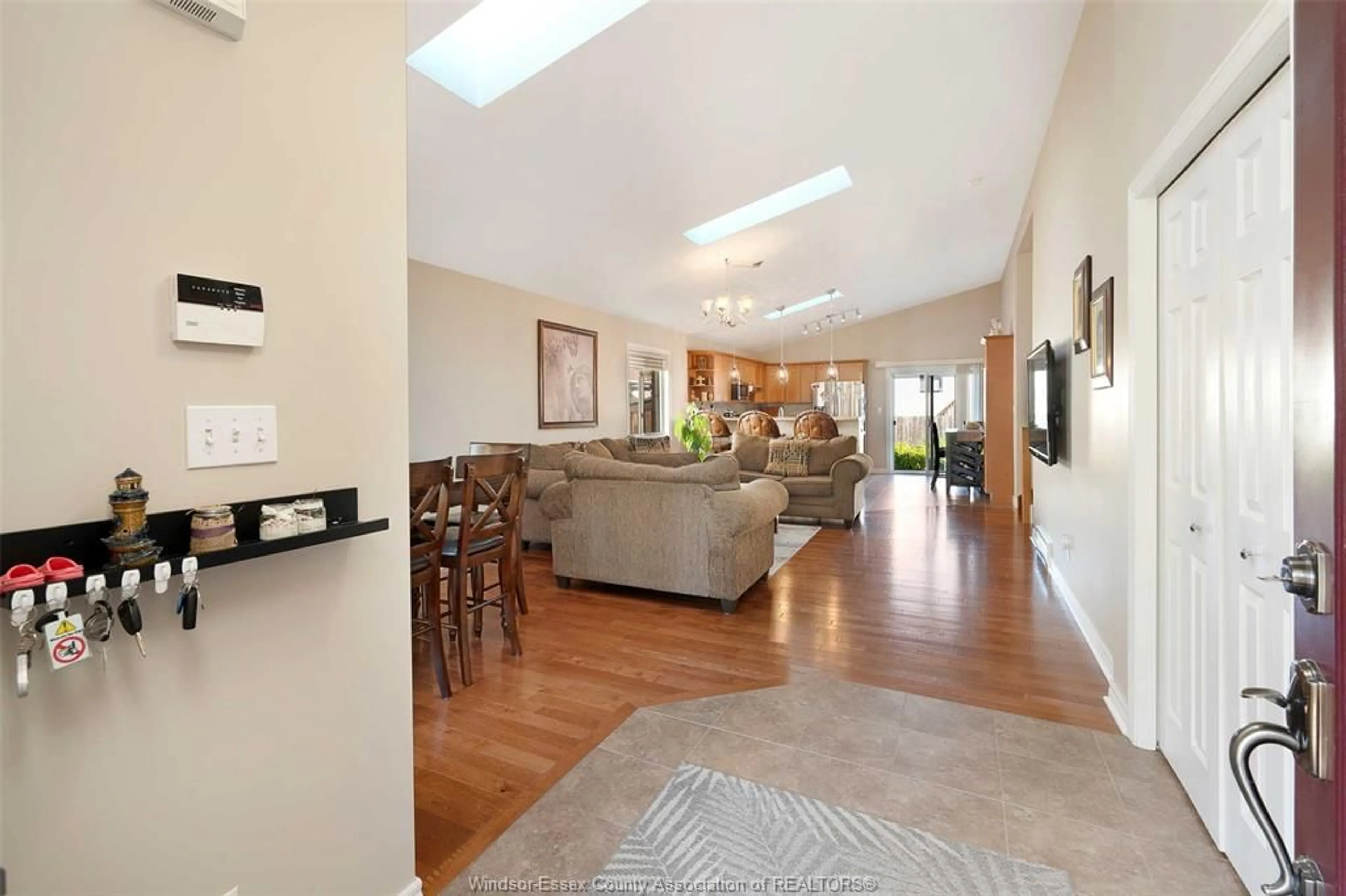 Indoor foyer for 4530 SASSAFRAS, Windsor Ontario N9G 3C8