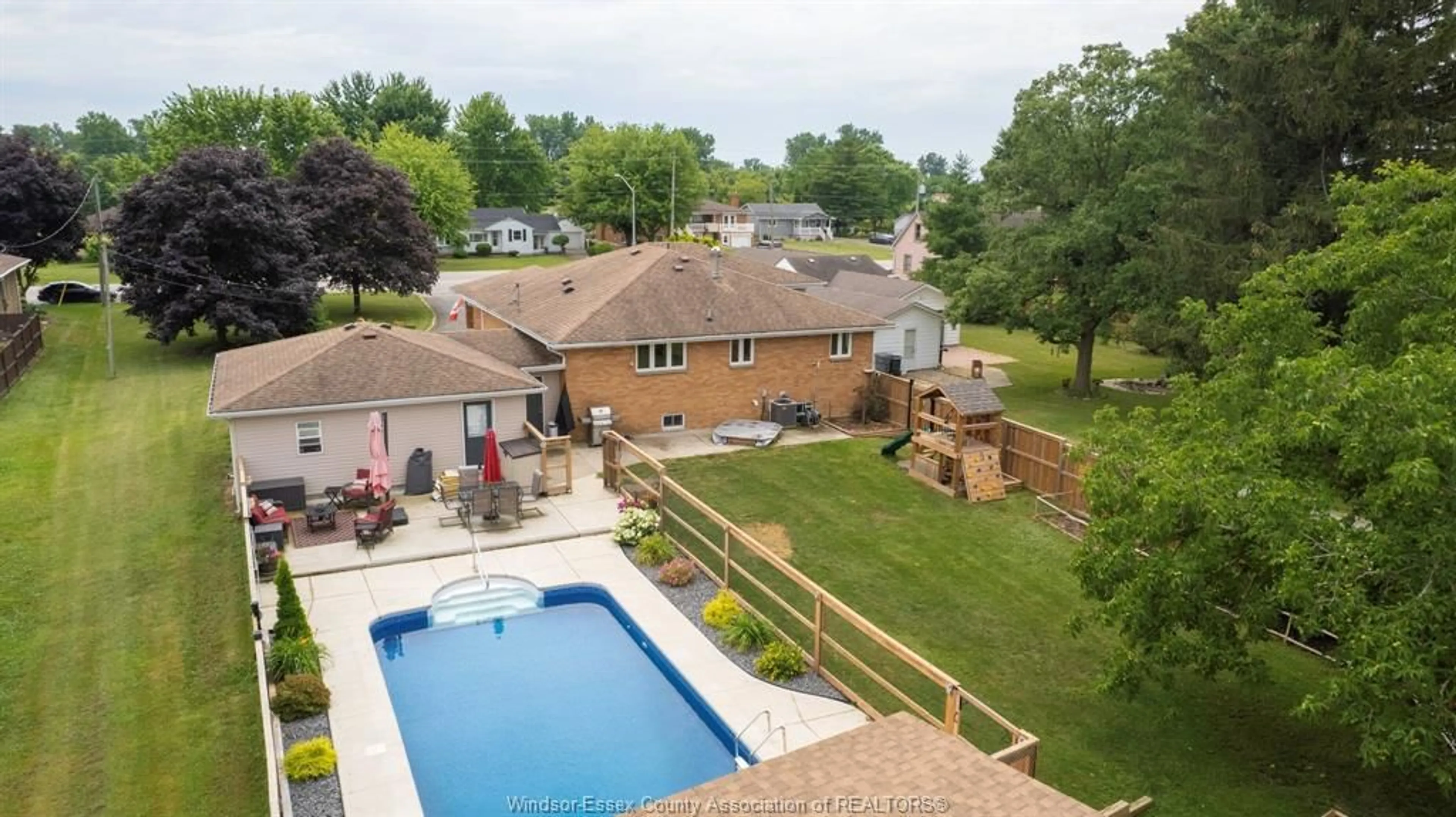 A pic from outside/outdoor area/front of a property/back of a property/a pic from drone, water/lake/river/ocean view for 140 TEXAS Rd, Amherstburg Ontario N9V 2R7
