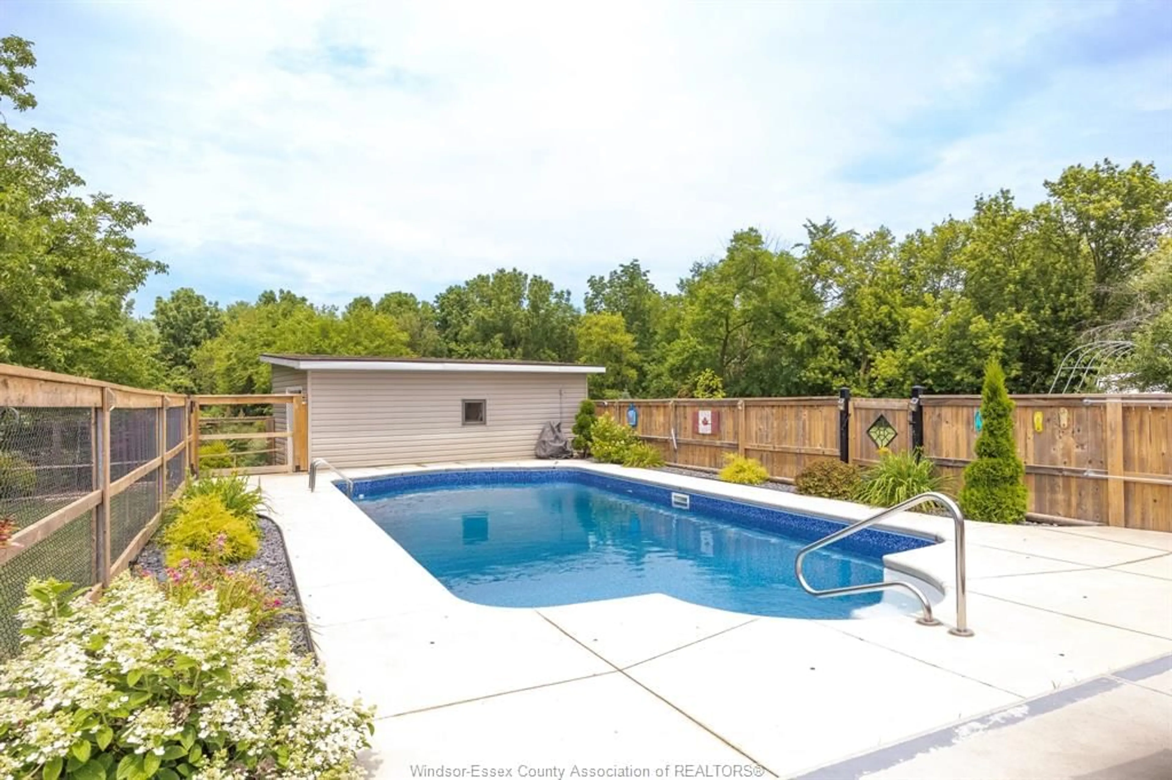 Pool for 140 TEXAS Rd, Amherstburg Ontario N9V 2R7