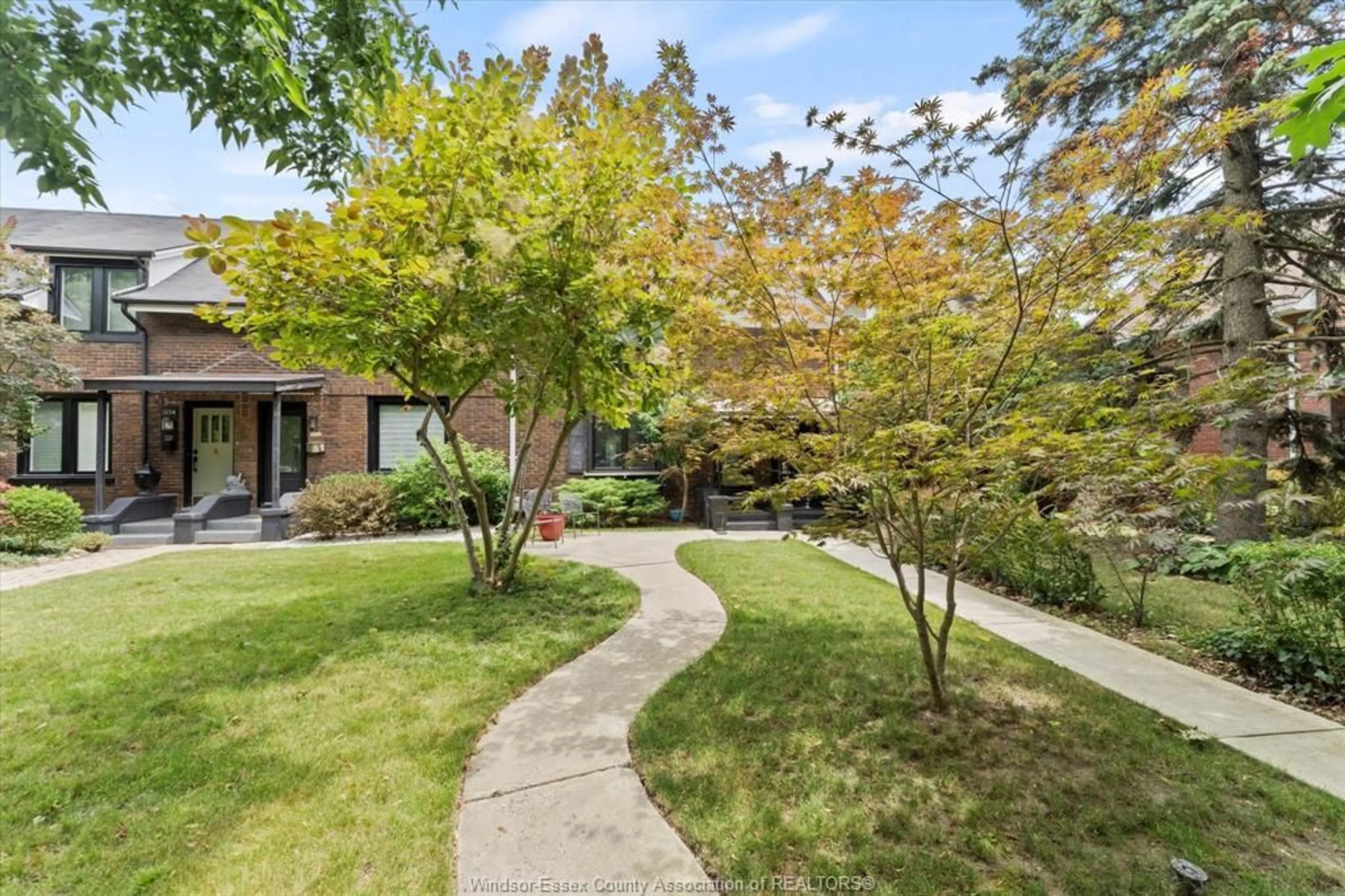 A pic from outside/outdoor area/front of a property/back of a property/a pic from drone, street for 1238 ARGYLE Rd, Windsor Ontario N8Y 3K4