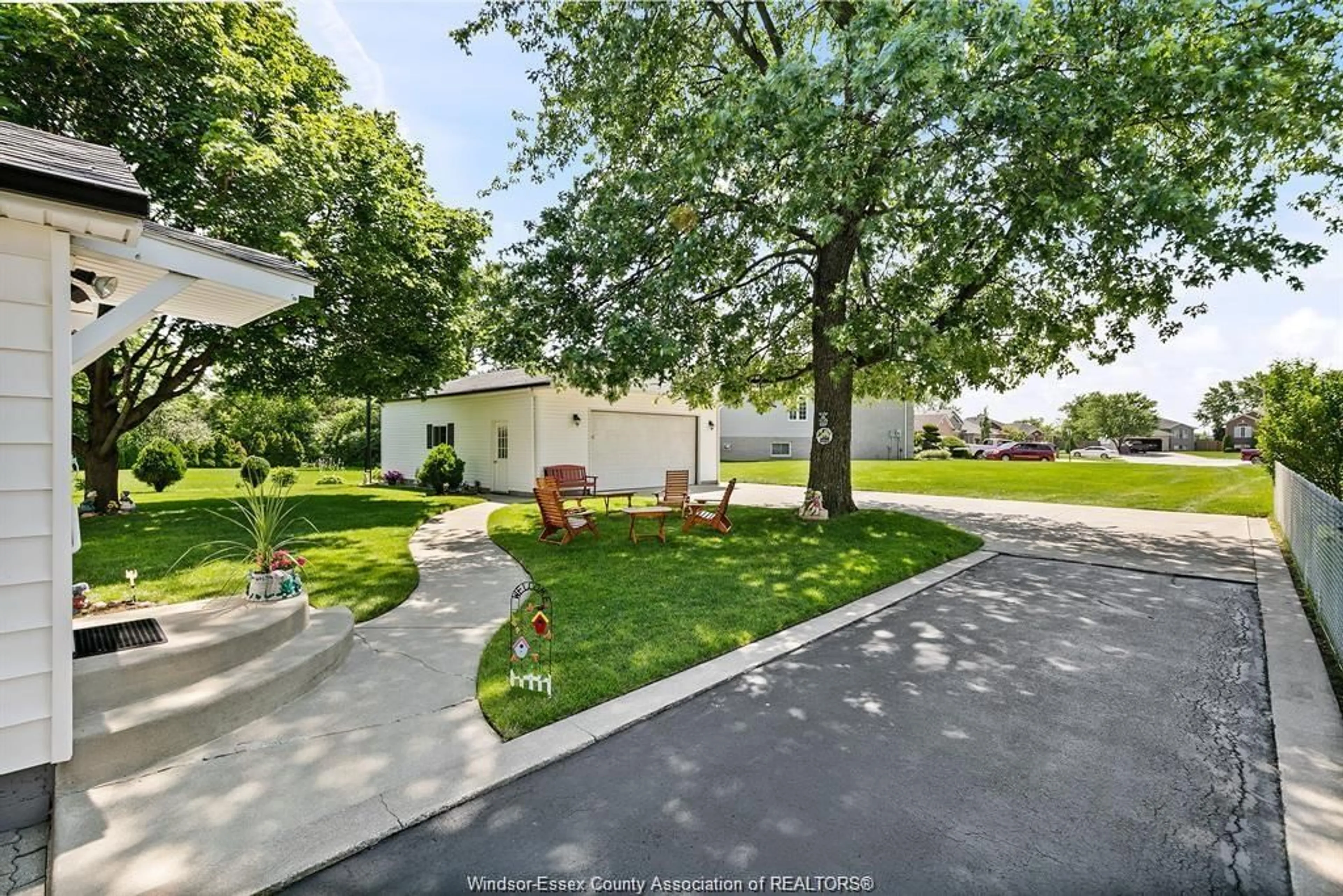 A pic from outside/outdoor area/front of a property/back of a property/a pic from drone, street for 12401 RENAUD St, Tecumseh Ontario N8N 1P5