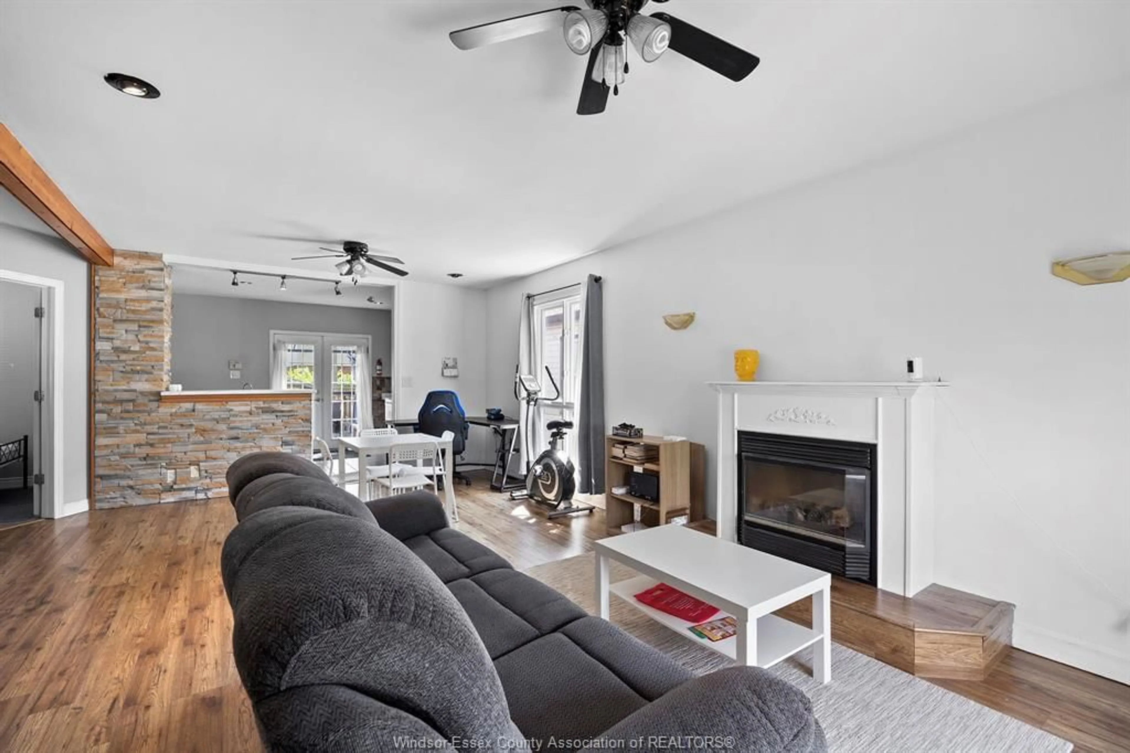 Living room with furniture, unknown for 1092 ELM, Windsor Ontario N9A 5H7