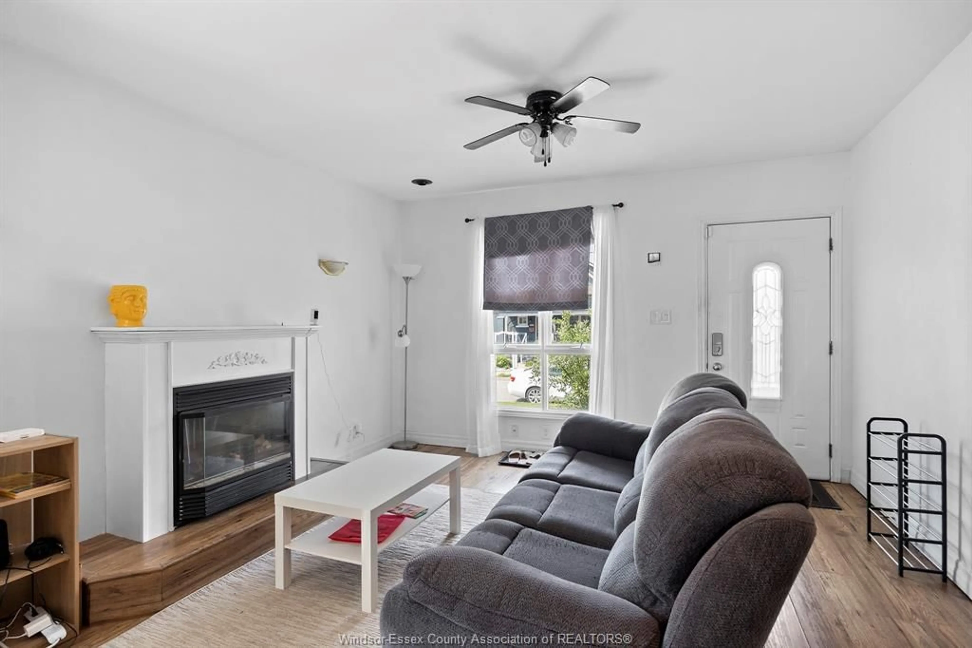 Living room with furniture, unknown for 1092 ELM, Windsor Ontario N9A 5H7