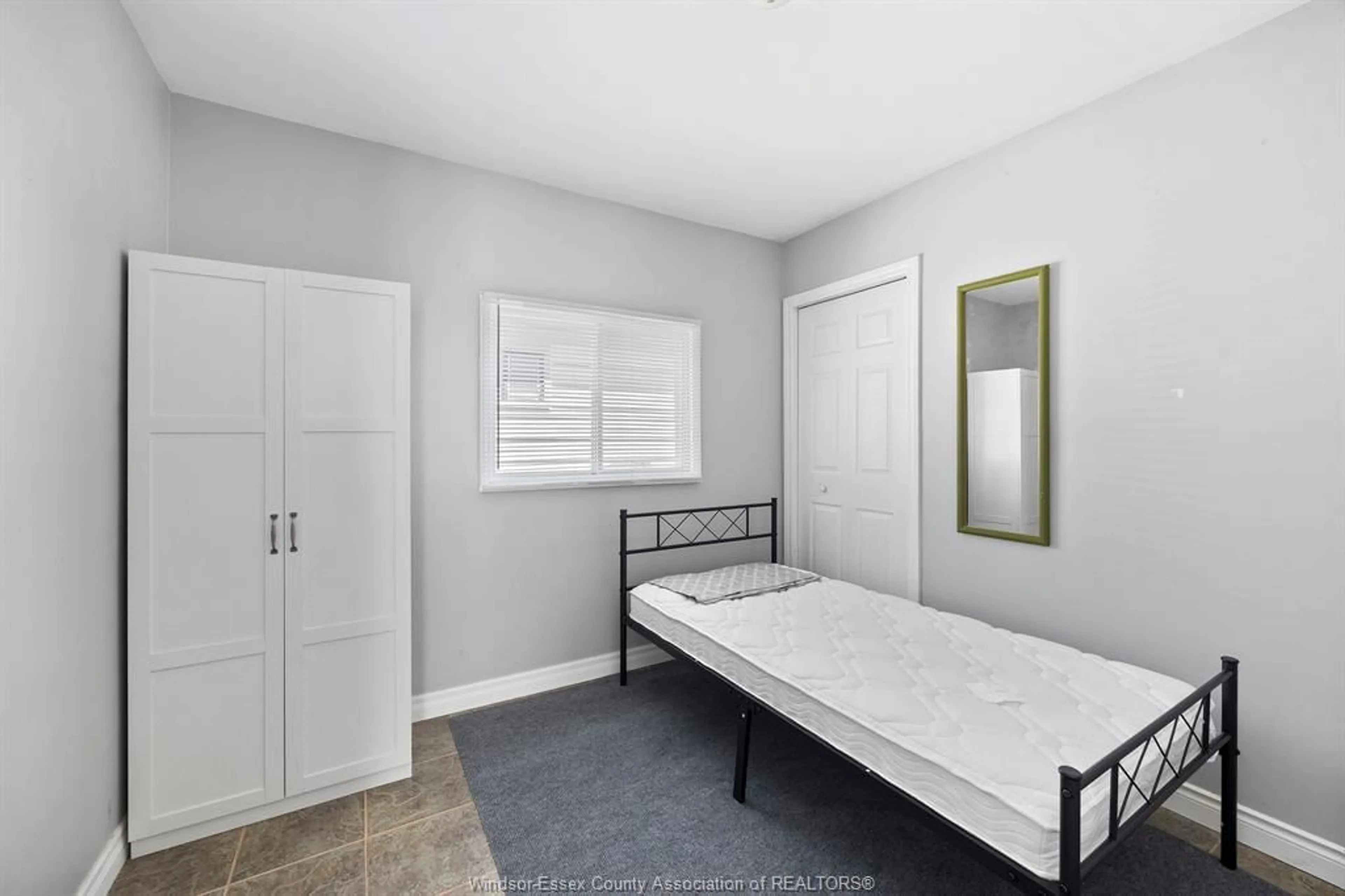 Unknown for 1092 ELM, Windsor Ontario N9A 5H7